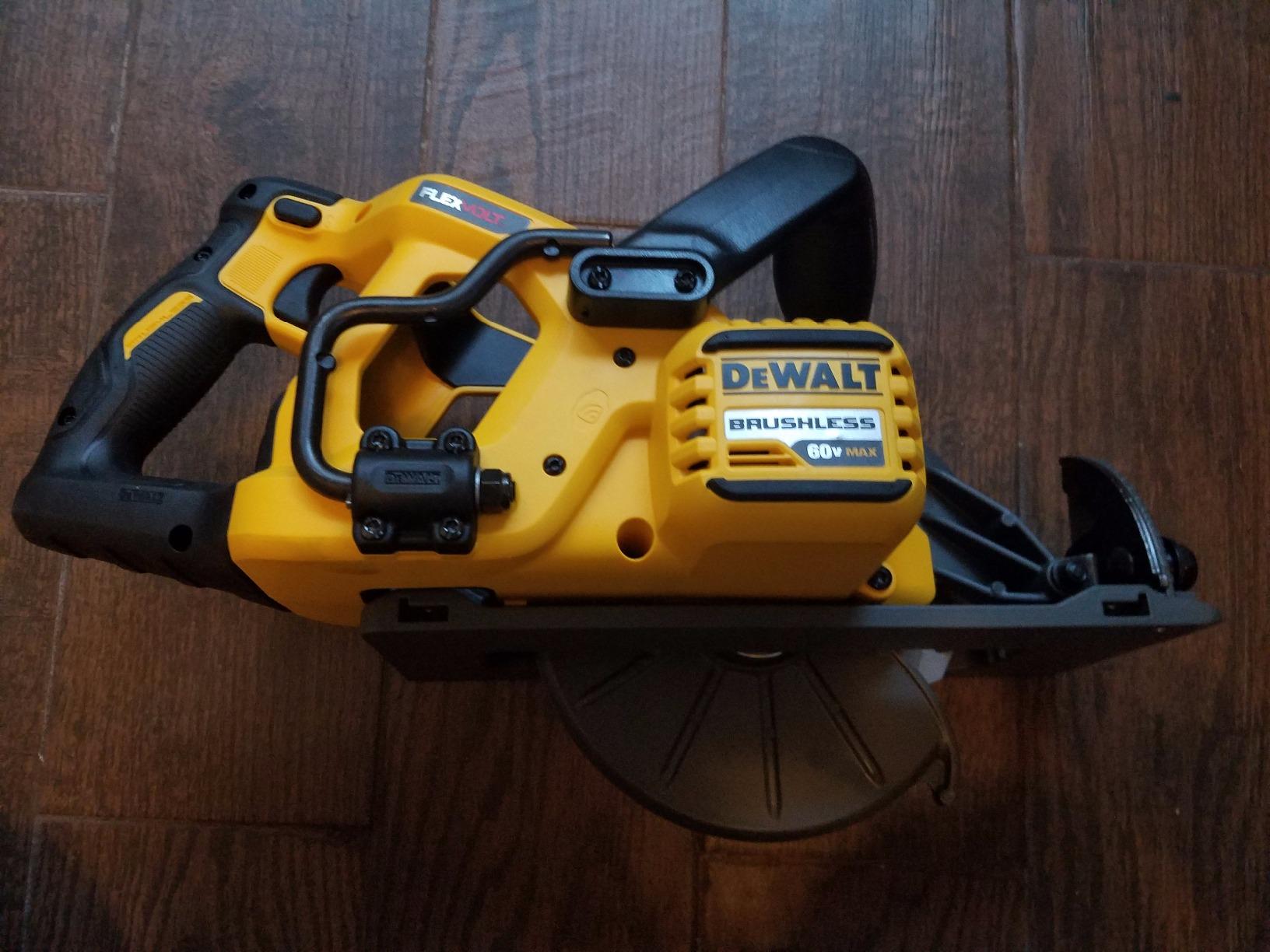 DEWALT FLEXVOLT 60V MAX* Circular Saw for Framing, 7-1/4-Inch, Tool Only (DCS577B) customer photo 2