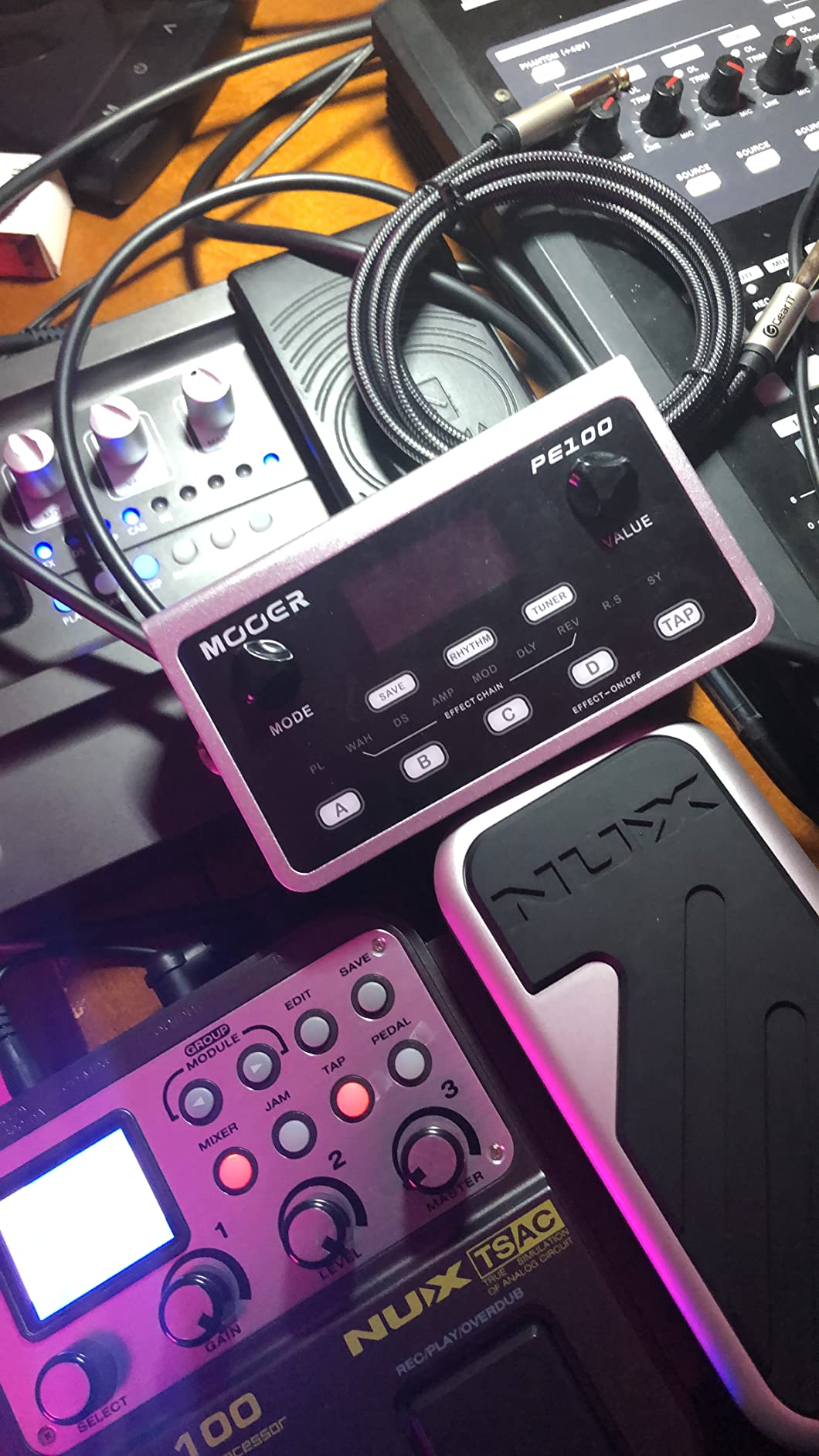 MOOER PE100 Portable Depstop Guitar Multi Effects Headphone Amp Pedal Practice Tool with Drum Machine, TAP Tempo customer photo 2