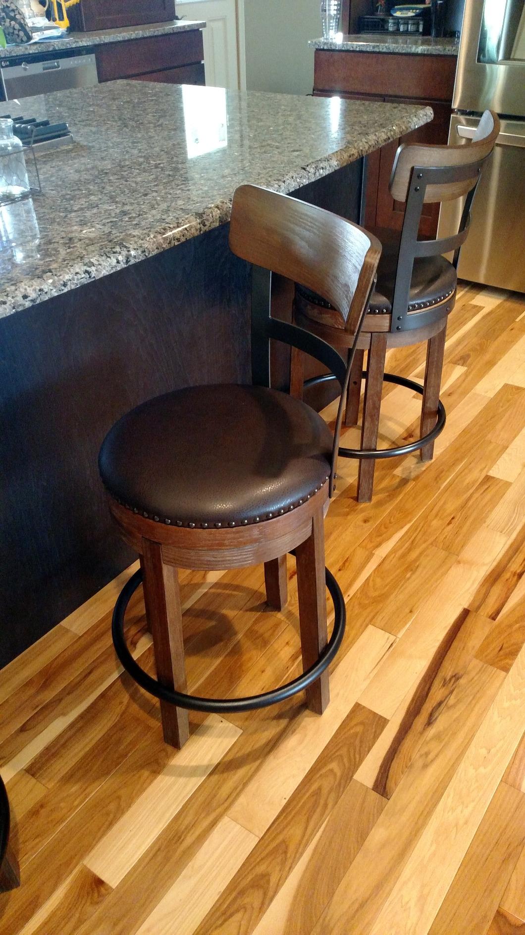 Signature Design by Ashley Valebeck Swivel Counter Height Bar Stool, White customer photo 1