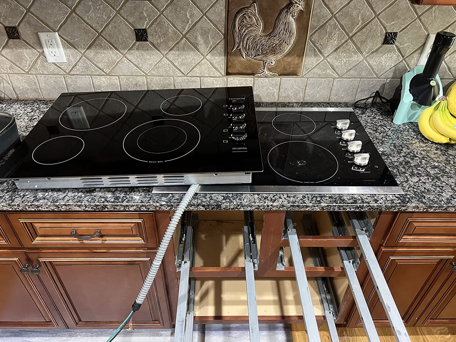 Frigidaire FFEC3025UB 30 Inch Electric Smoothtop Style Cooktop with 4 Elements in Black customer photo 2