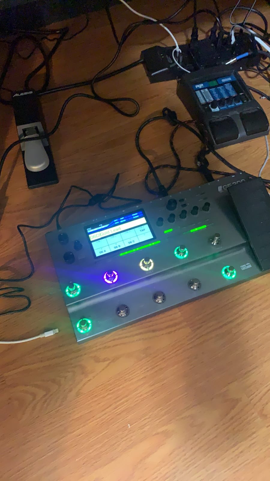 MOOER GE300 Amp Modelling, Multi Effects, Guitar Synth Pedal, Flagship Multi Effects Instruments Processor for Guitar Recording,Stage Live show customer photo 1