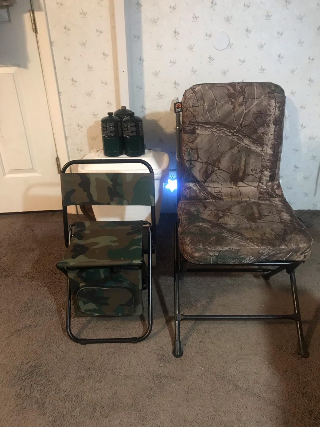 LEADALLWAY Fishing Chair with Cooler Bag Compact Fishing Stool Foldable Small Hunting Chair 12.2