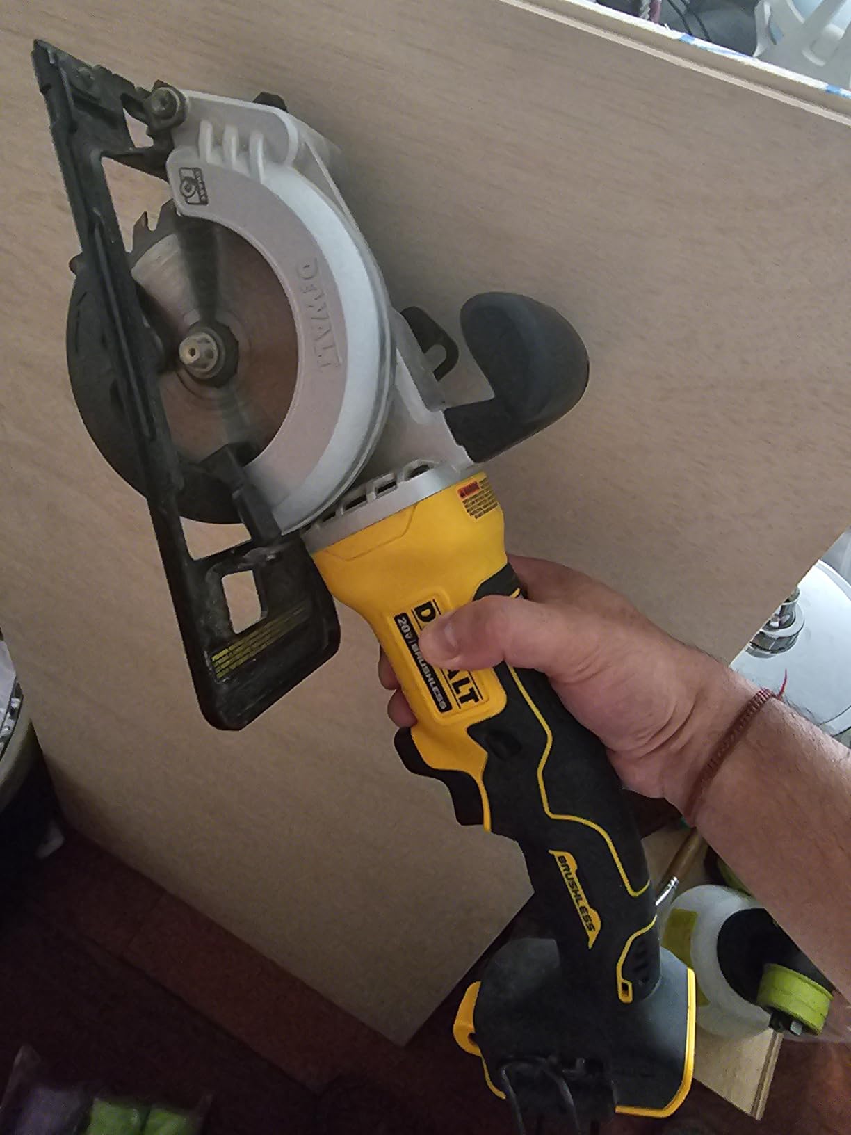 DEWALT ATOMIC 20V MAX* Circular Saw, 4-1/2-Inch, Tool Only (DCS571B) customer photo 2