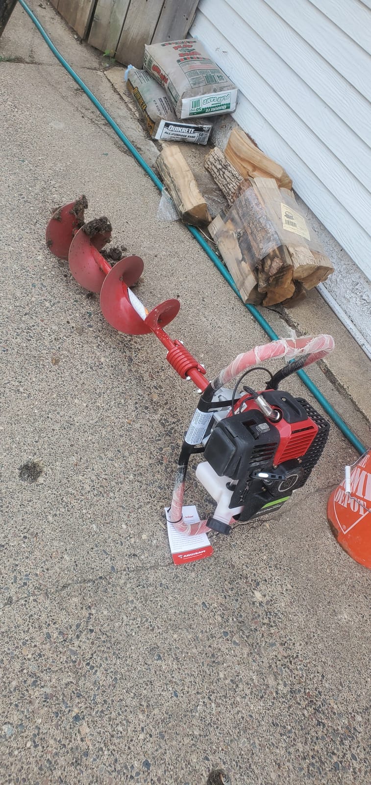 Earthquake E43 1-Person Earth Auger Powerhead, 43cc 2-Cycle Viper Engine, 30:1 Transmission, 5 Year Limited Warranty, Red or Black Auger Bit customer photo 2