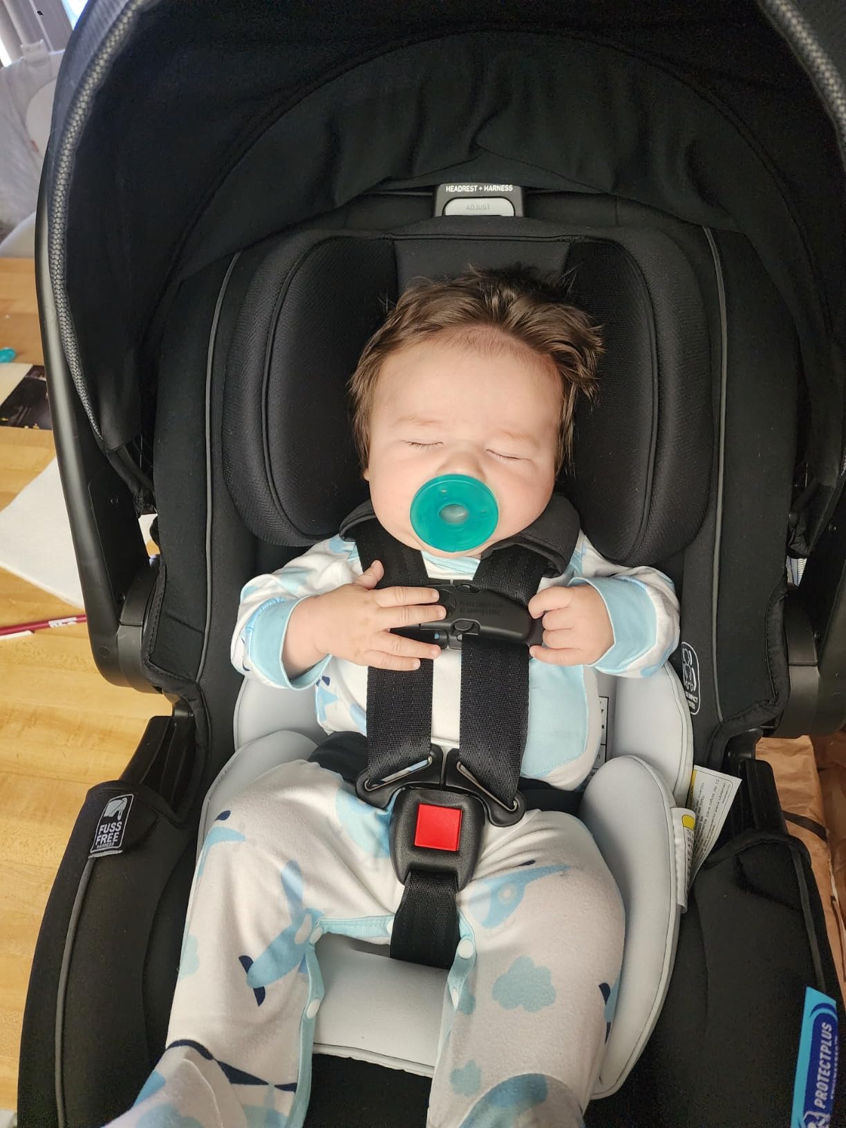 Graco SnugRide SnugFit Infant Car Seat, Baby Car Seat with Anti Rebound Bar for Extra Safety, No-Rethread Harness, Latch Equipped Carseat, Baby Essentials, Gift for New Parents, Gotham customer photo 2