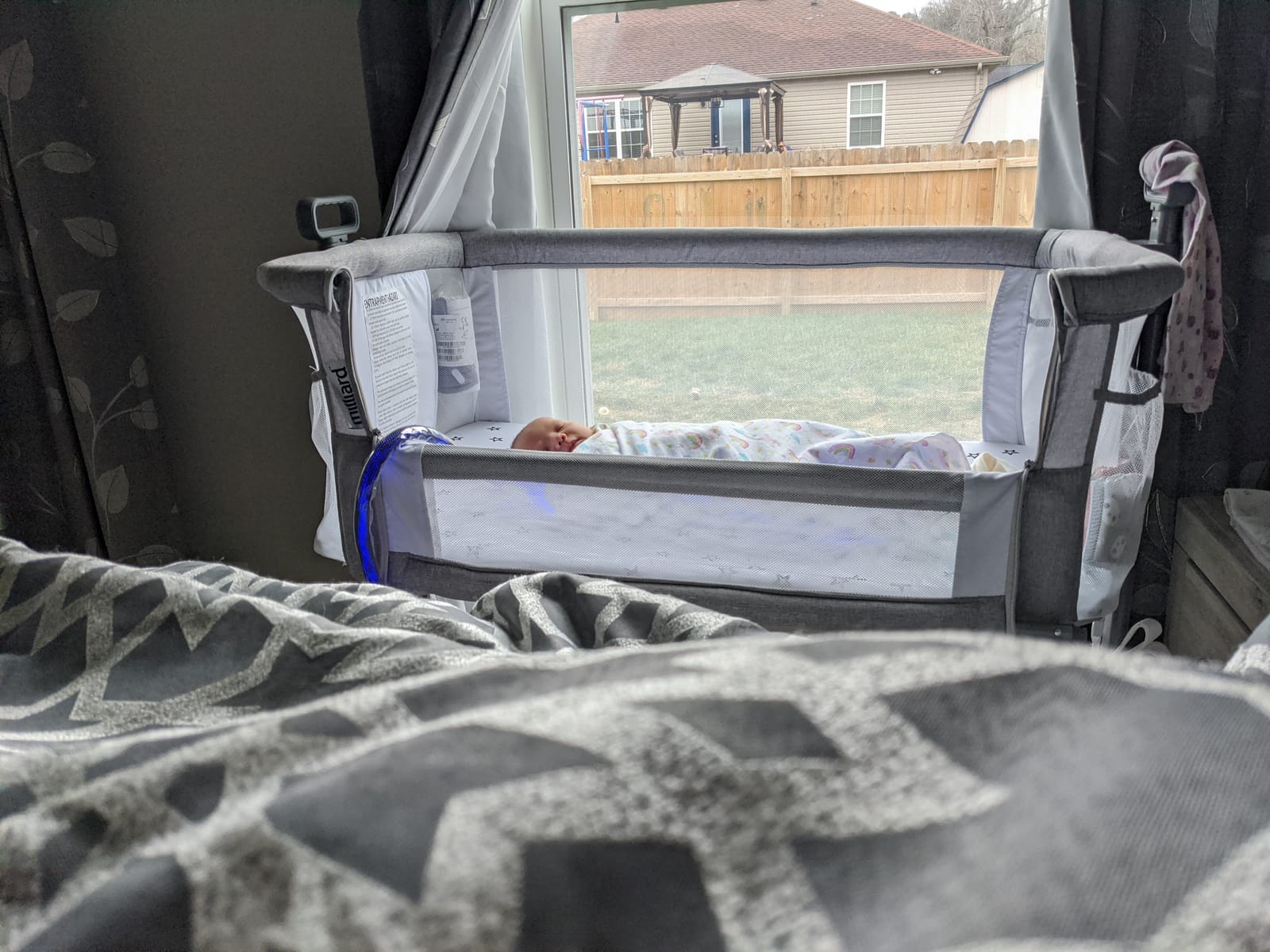 Milliard Baby Bedside Bassinet Sleeper, Bassinet for Newborn with Plush Mattress, Mesh Breathable, Adjustable Side Sleeper Portable Crib for Infant customer photo 2
