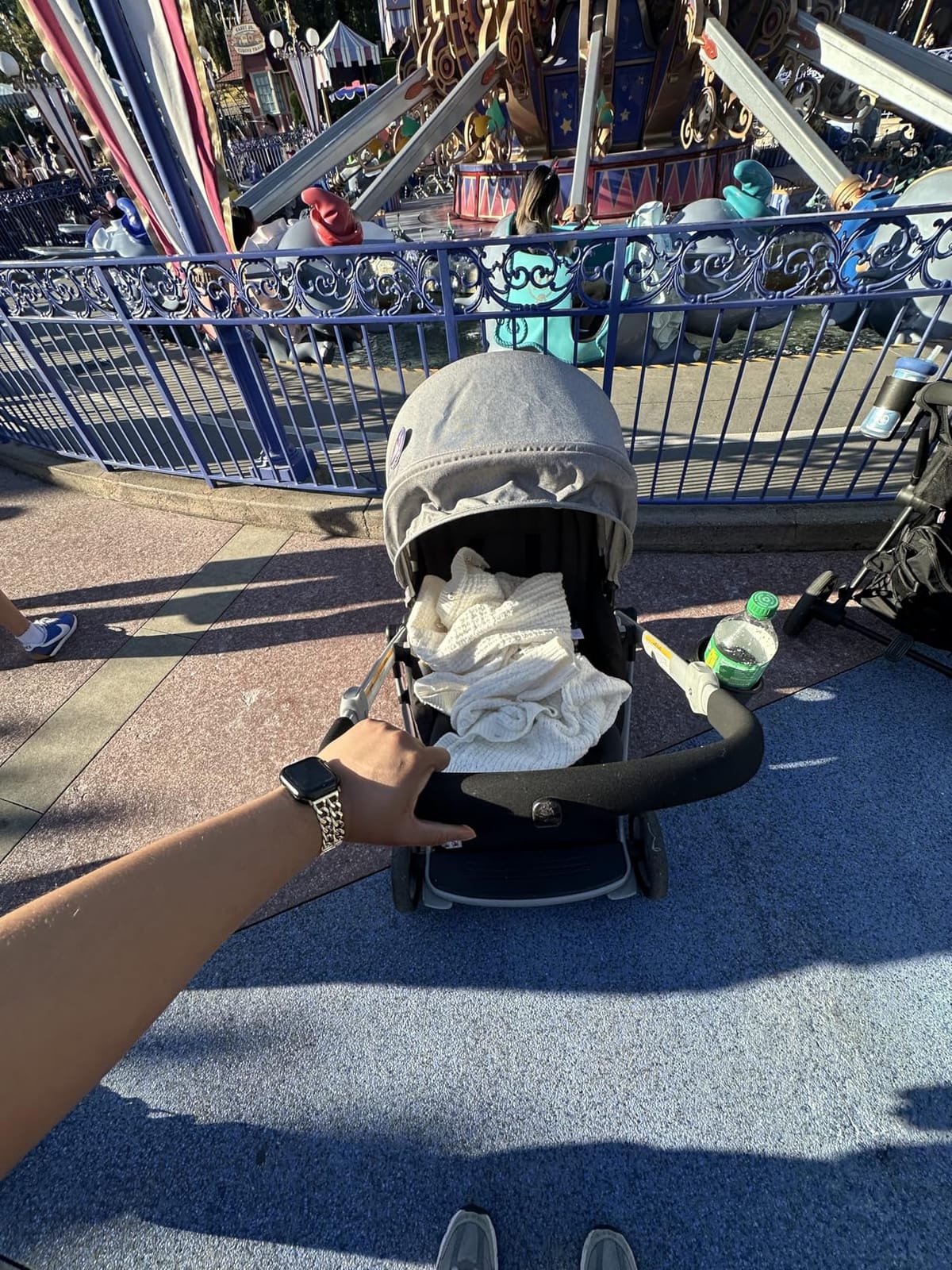Graco Ready2Grow 2.0 Double Stroller, Twin Baby Stroller Features Bench Seat and Standing Platform Options, Compact Fold Perfect for Baby Travel, Rafa customer photo 1