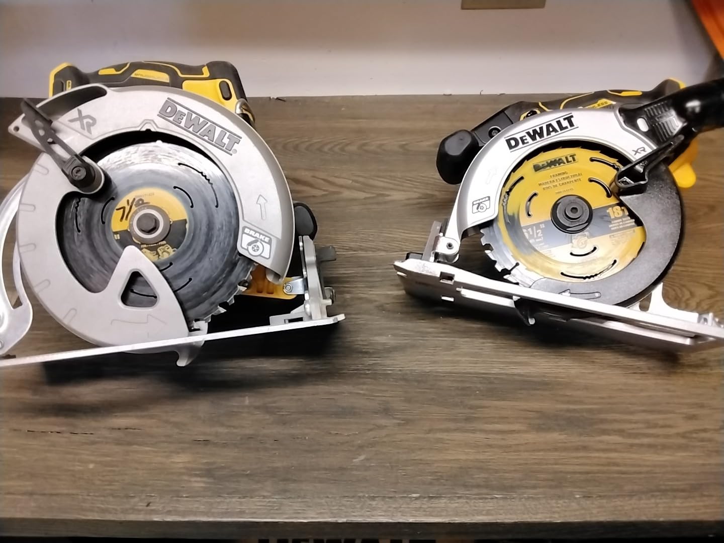 DEWALT 20V MAX* 6-1/2 in. Brushless Cordless Circular Saw, Tool Only (DCS565B) customer photo 1