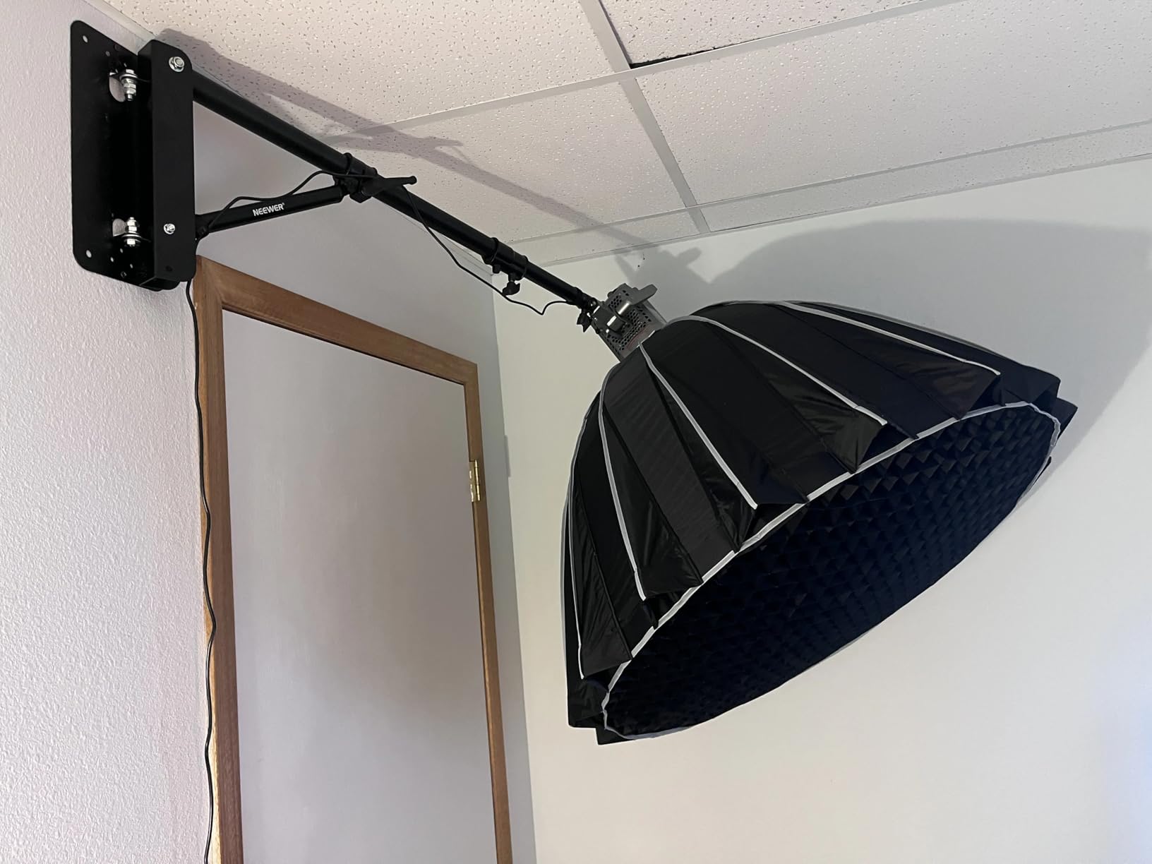 Aputure Amaran 200X-S Cob Led Video Light Bicolor 2700K-6500K,250W,51600Lux1M,App Control,9 pre Programmed Lighting Effects,Ultra Silent Fan customer photo 1