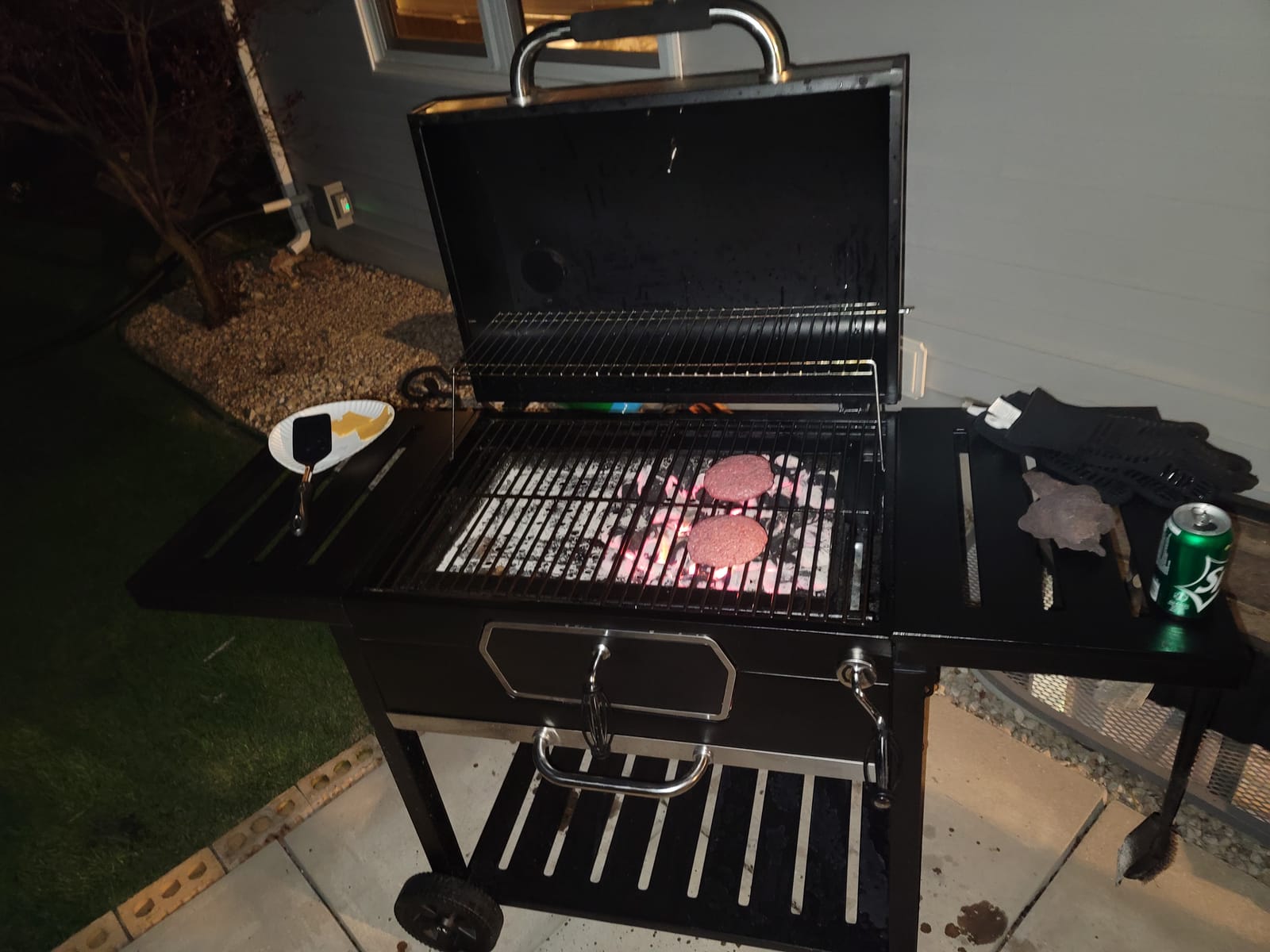 Royal Gourmet CD2030AN Deluxe 30-Inch Charcoal Grill, Collapsible Tables customer photo 1