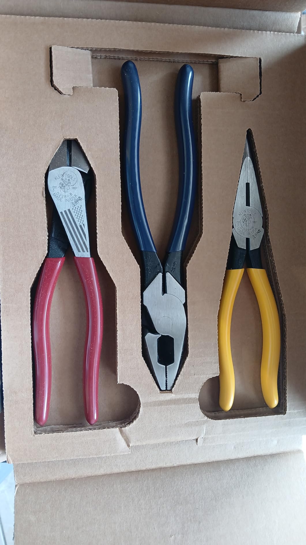 Klein Tools 80020 Plier Set, Made in USA, Lineman's Pliers, Diagonal Cutters, and Needle Nose, Induction Hardened Knives, 3-Piece customer photo 1