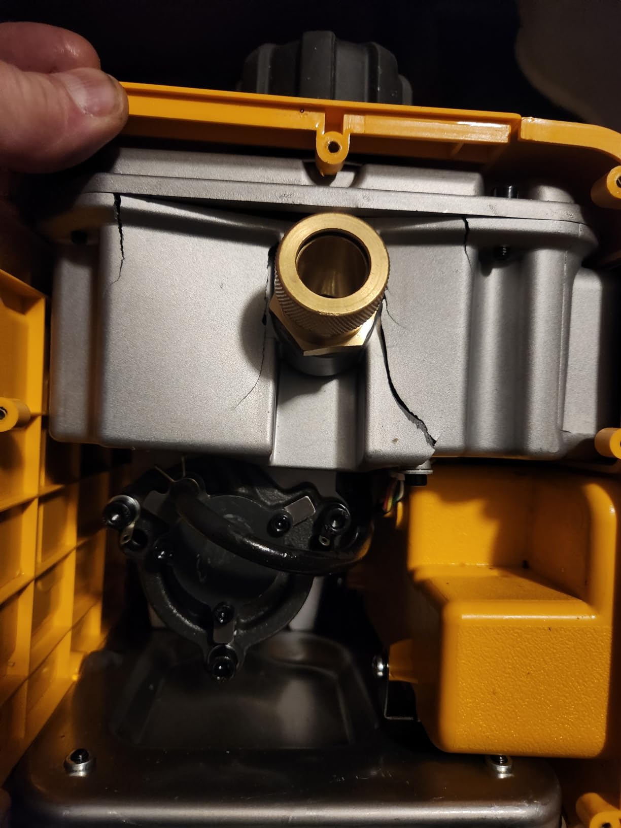 Fieldpiece VP67 Vacuum Pump – 6 CFM, 1/2 HP DC Motor, RunQuick Oil Change System – Portable - Professional HVAC Tool - A2L Compatible customer photo 2