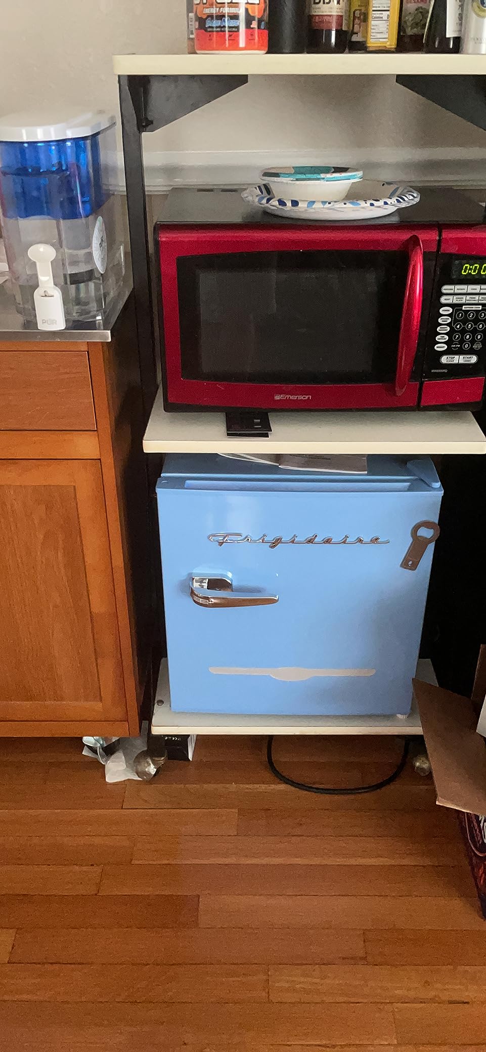 FRIGIDAIRE Black Retro Mini Refrigerator-Energy Saving-Adjustable Thermostat Control-Side Mounted Bottle Opener-Ideal for Dorm, Office, RV, Garage, Apartment 1.6 Cubic Feet customer photo 2