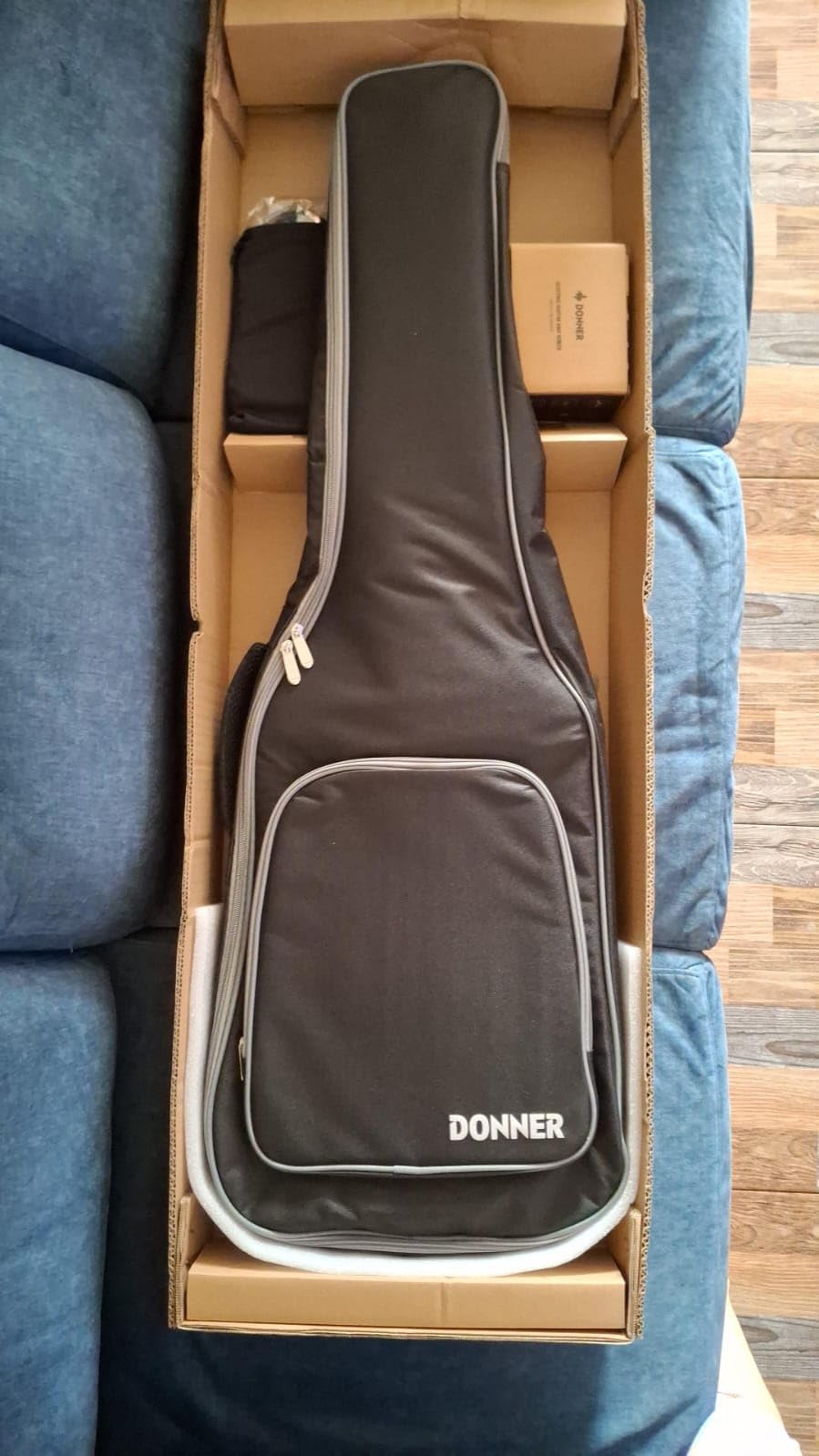Donner DST-152S Beginner Electric Guitar Kit with Amp, HSS Coil Split customer photo 1
