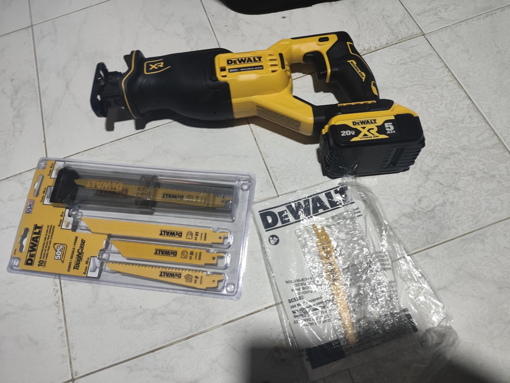 DEWALT 20V MAX* Reciprocating Saw, Cordless, 2-Finger Variable Trigger, Keyless Blade Clamp, Tool Only (DCS382B) customer photo 1