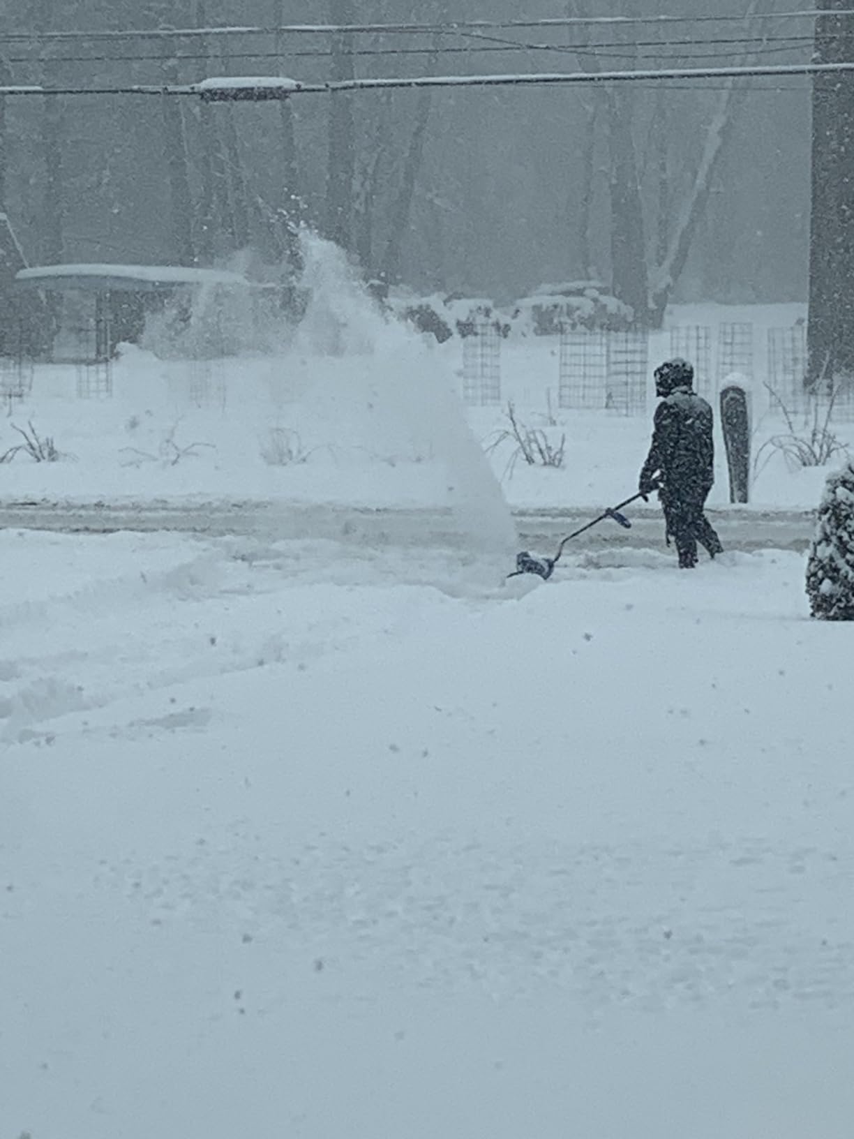 Snow Joe 24V Cordless Snow Shovel Kit with Cover and Scraper, 24V-SS13-TV1 customer photo 1