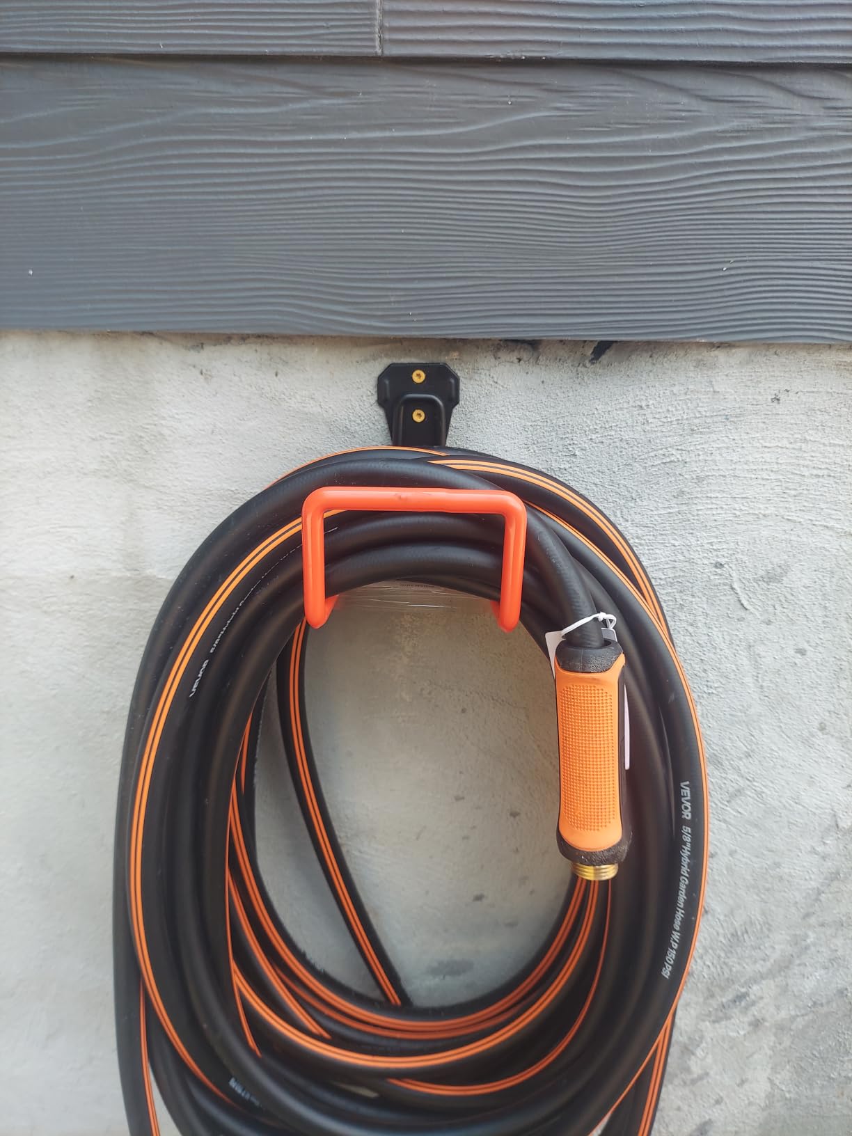 Metal Garden Hose Holder Wall Mounted Water Hose Holder for Outside Yard customer photo 1