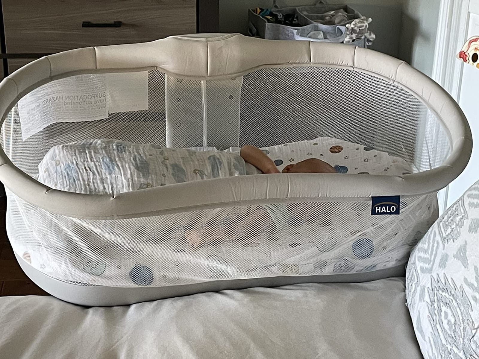 HALO BassiNest Swivel Sleeper 3.0 – Over-Bed Baby Bassinet with 360 Rotation, Adjustable Height, Breathable Mesh, Safe Close Sleeping, Lowering Wall for Easy Access, Feeding & C-Section Recovery customer photo 1