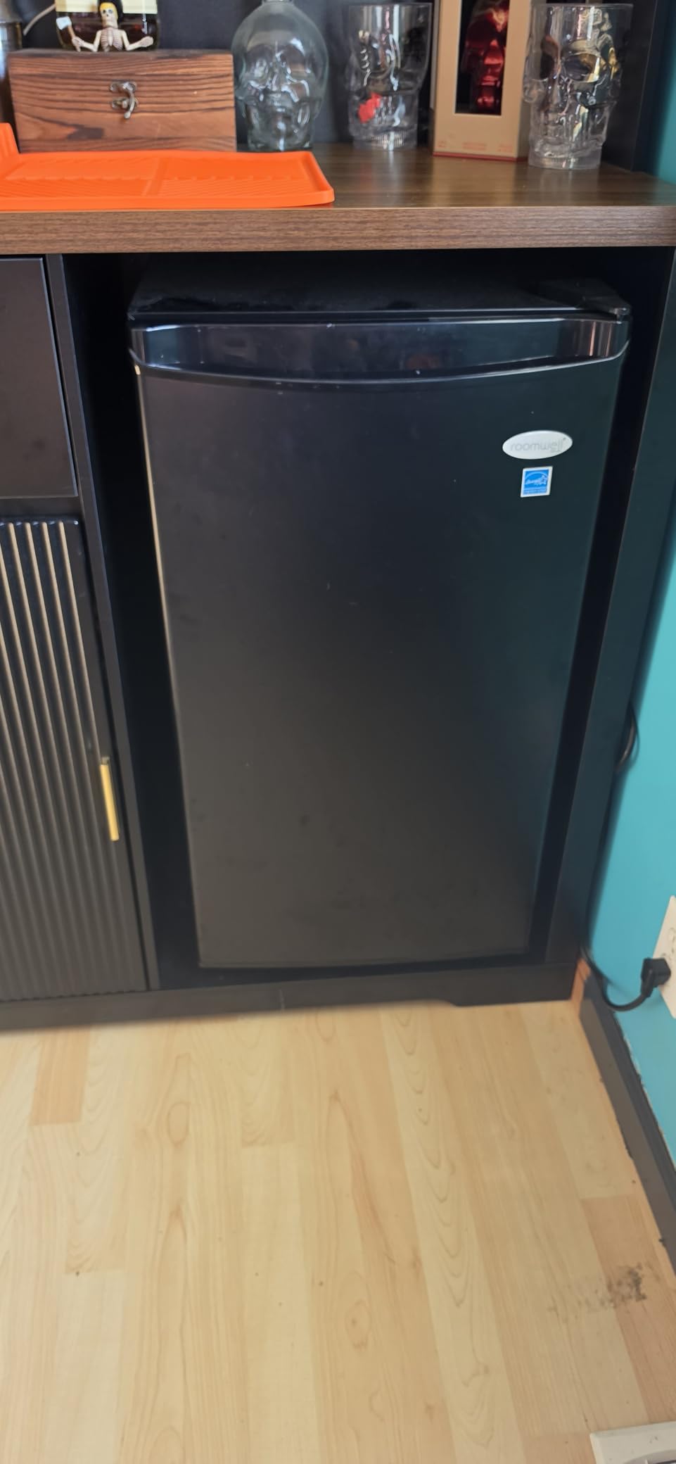 roomwell E-Star 3.3 Cu Ft Mini Fridge without Freezer - AUTO DEFROST, Reversible Single Door, Glass Shelf Refrigerator - A Space-Saving Marvel for Your Bedroom, Dorm, and Office customer photo 1