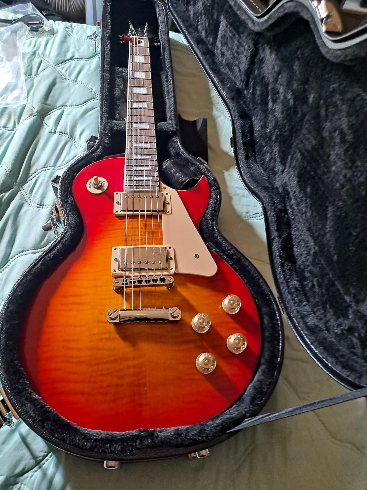Leo Jaymz 39” Electric Guitar Les Paul Style - Mahogany Body and Neck - Curved top Exquisite Flame Maple Veneer - Newly upgraded Alnico V Pickups, Powerful and Pure (Rio) customer photo 2