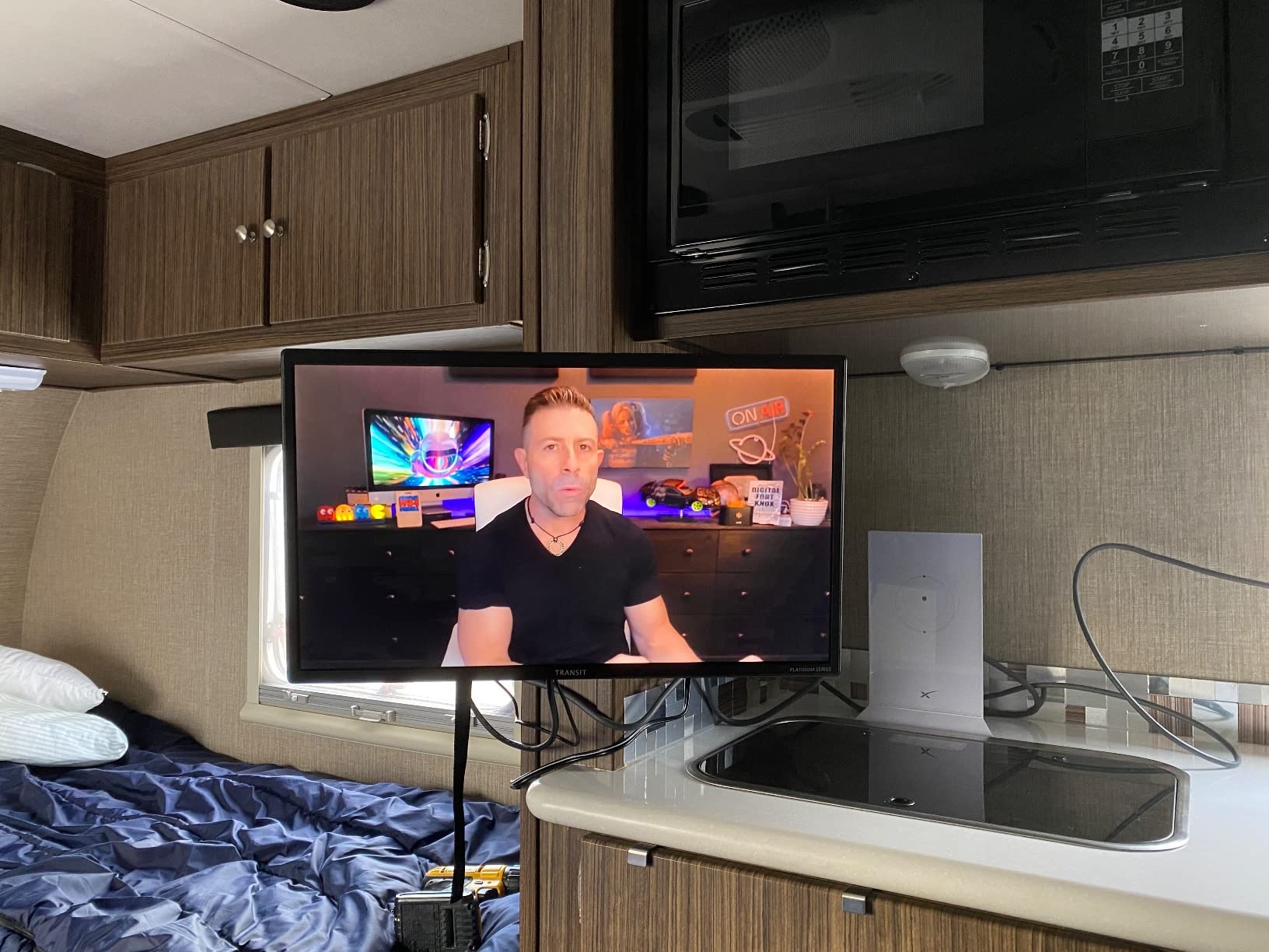 FREE SIGNAL TV Transit Platinum 12 Volt Smart TV, 32 inch TV with DVD Player, Pre-Download Apps, Bluetooth/Wifi Included, AC/DC Power with 1080P HD Resolution, HDMI/USB, Use in RVs, Campers, and Boats customer photo 2
