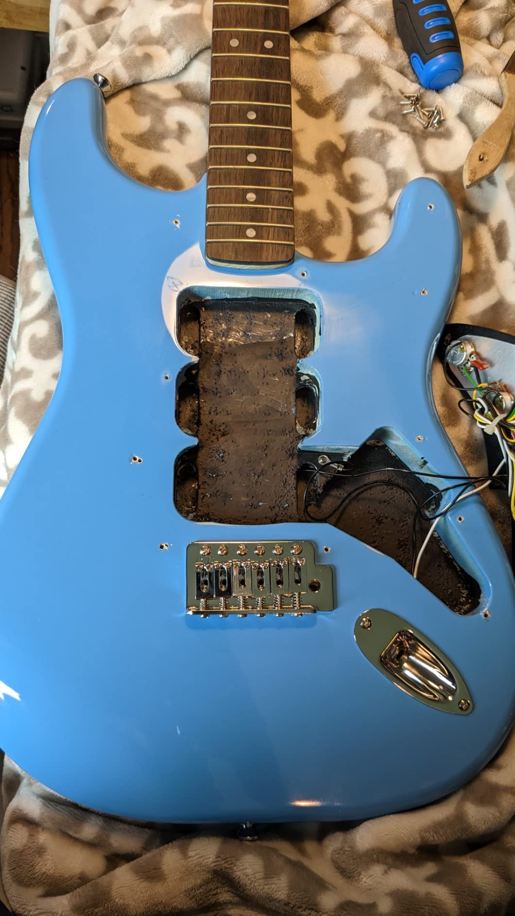 Fender Squier Sonic Stratocaster Electric Guitar, Ultraviolet, Laurel Fingerboard, White Pickguard customer photo 2