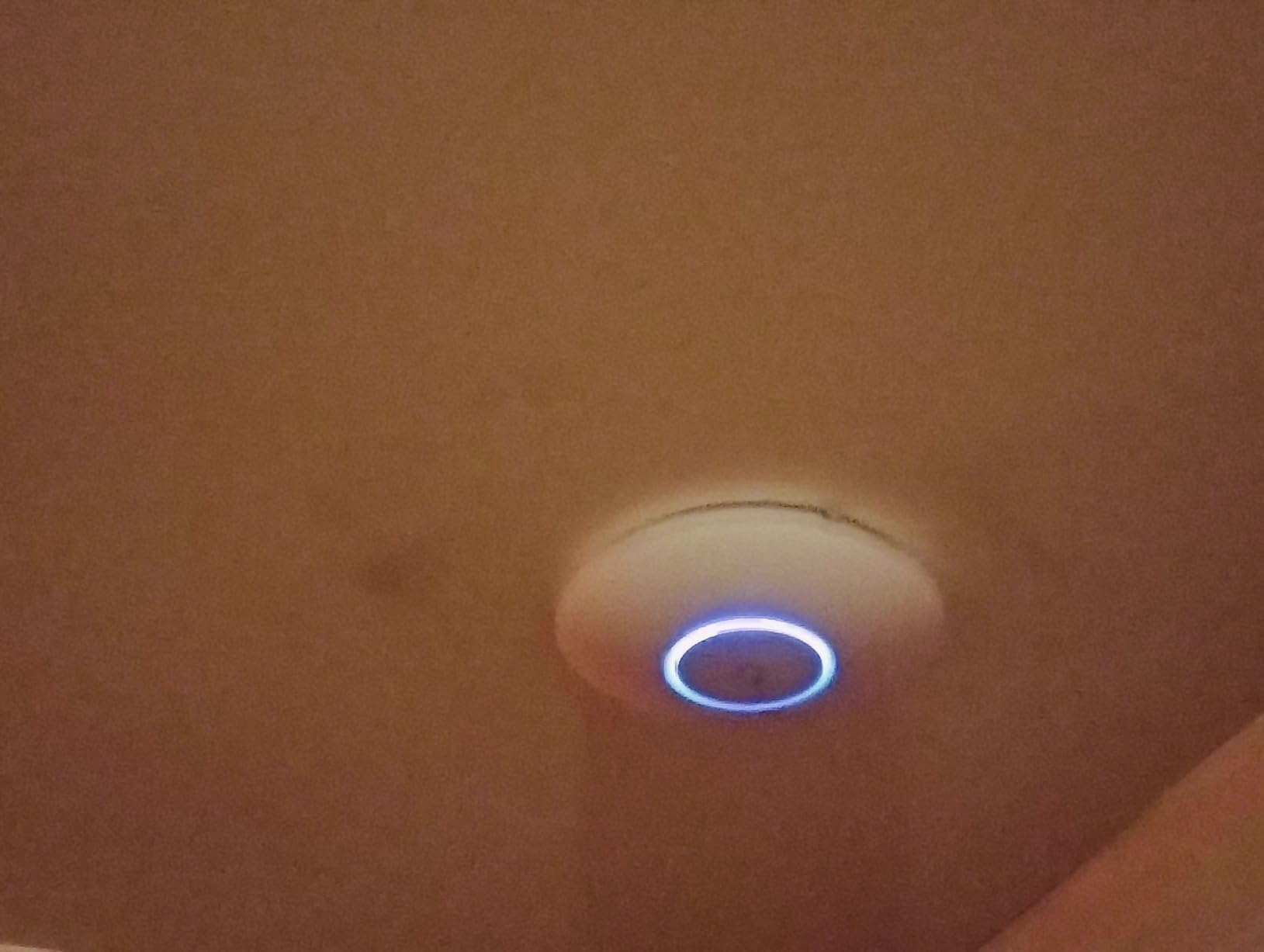 Ubiquiti U6+ AP WiFi6 1xGbE PoE 2x2 Dual customer photo 1