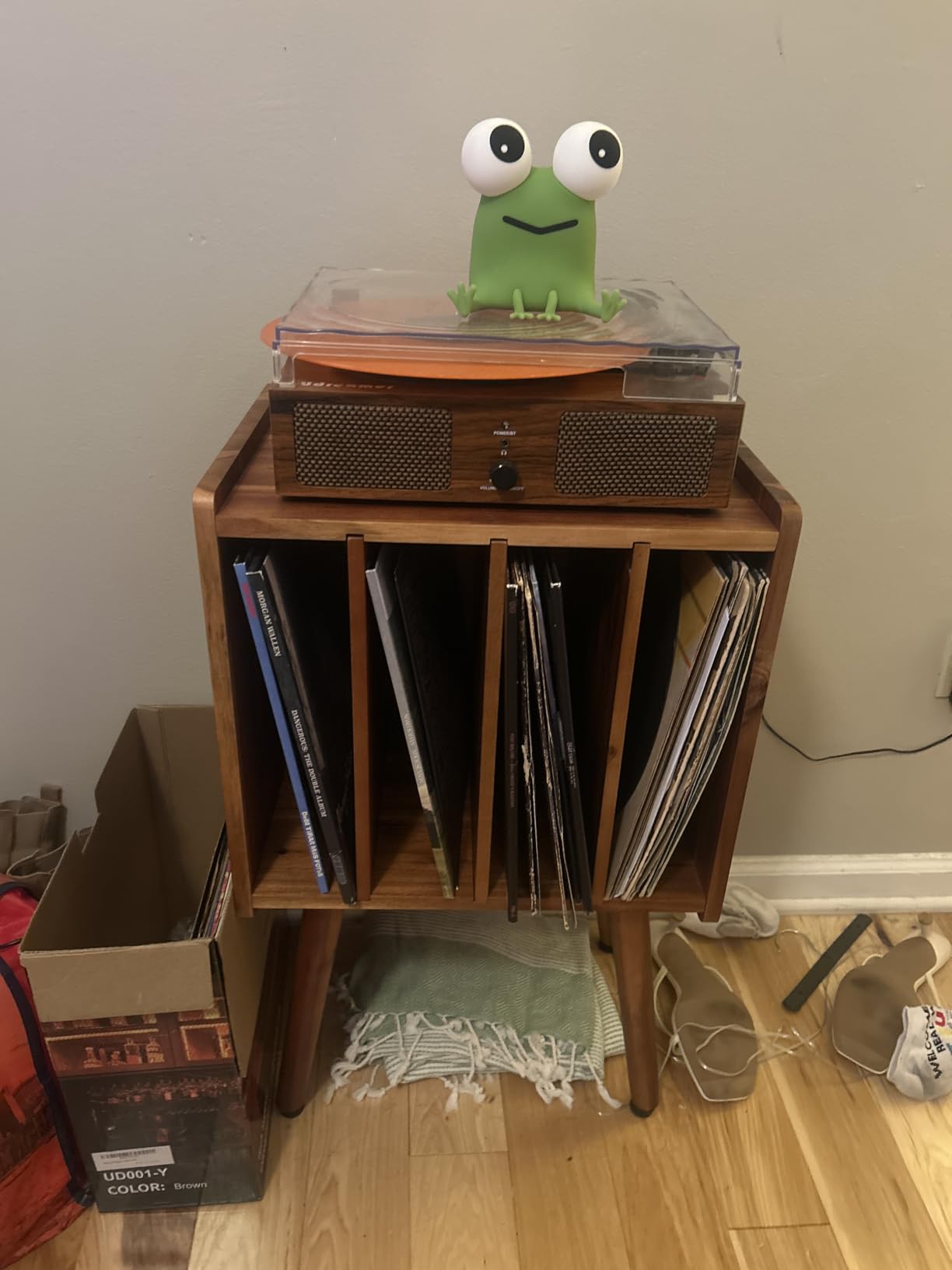 2BHOME Wooden LP Record Player Stand with 4 Cabinets, Holds up to 100 Vinyls, Metal Record Storage Holder and Organizer Table, Classical Design for Files/Book (Mid-Century Modern) customer photo 1