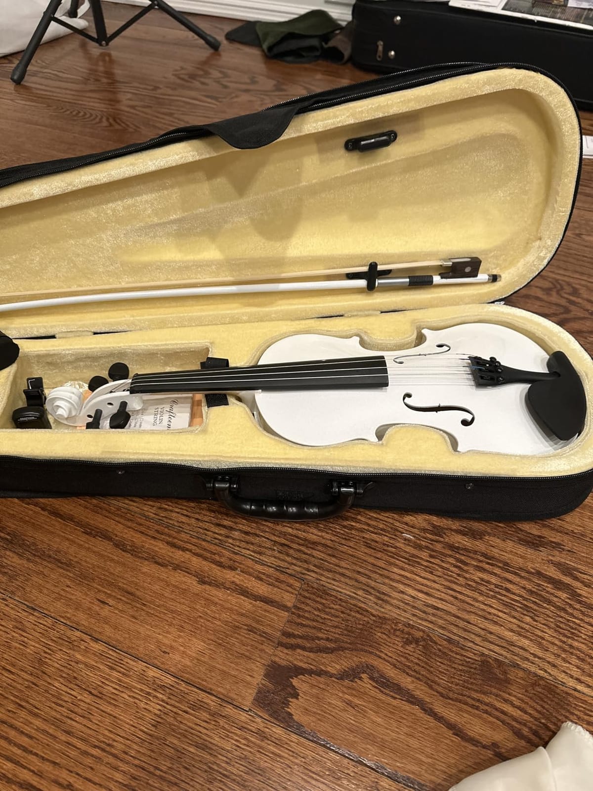 Crafteem Handcrafted Premium Violin Outfit for Kids Beginner, Student, and Adults -Perfect Your Sound and Unlock Your Musical Potential with Confidence.(Matte Antique, 1/4) customer photo 2