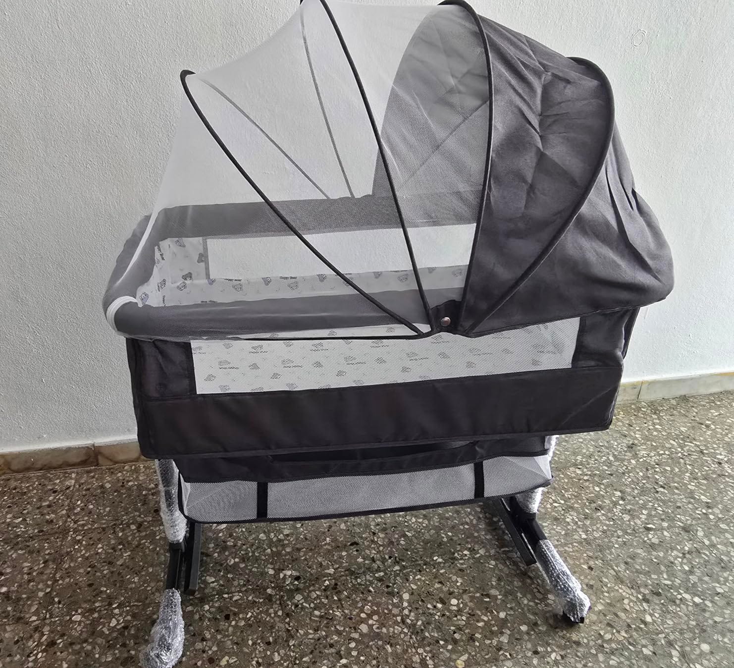 YADAQE Baby Cradle, Freestanding Bedside Bassinet, 3-in-1 Convertible Bassinet with 360° Swivel Wheels, 2026 New Model Adjustable, Easy-Fold Portable Neutral Baby Newborn Bassinet (Dark Gray) customer photo 2