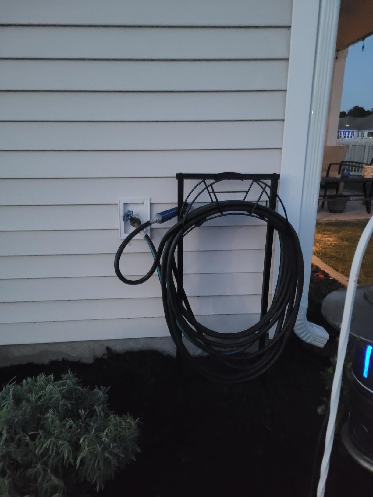 TomCare Garden Hose Holder, 4 Spikes Heavy Duty Hose Stand for 160FT Hose customer photo 1
