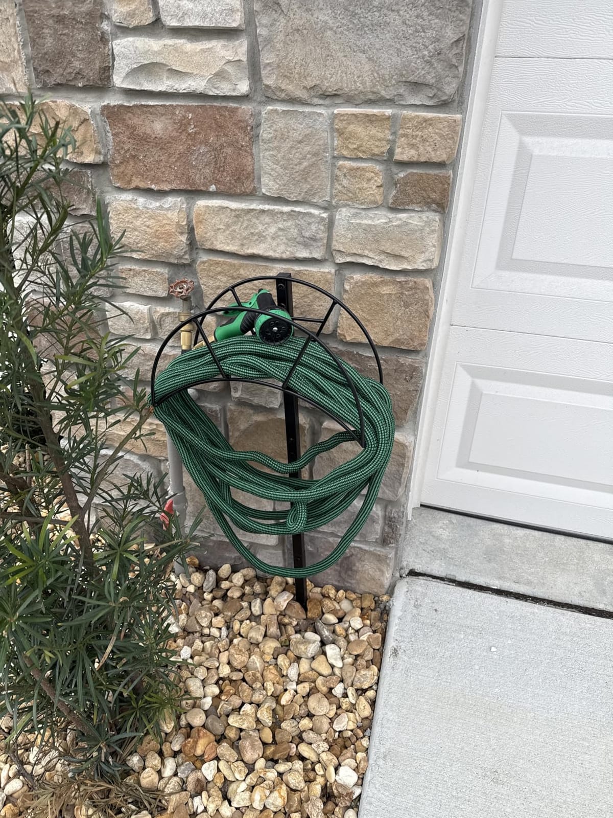TomCare Garden Hose Holder, 4 Spikes Heavy Duty Hose Stand for 160FT Hose customer photo 2