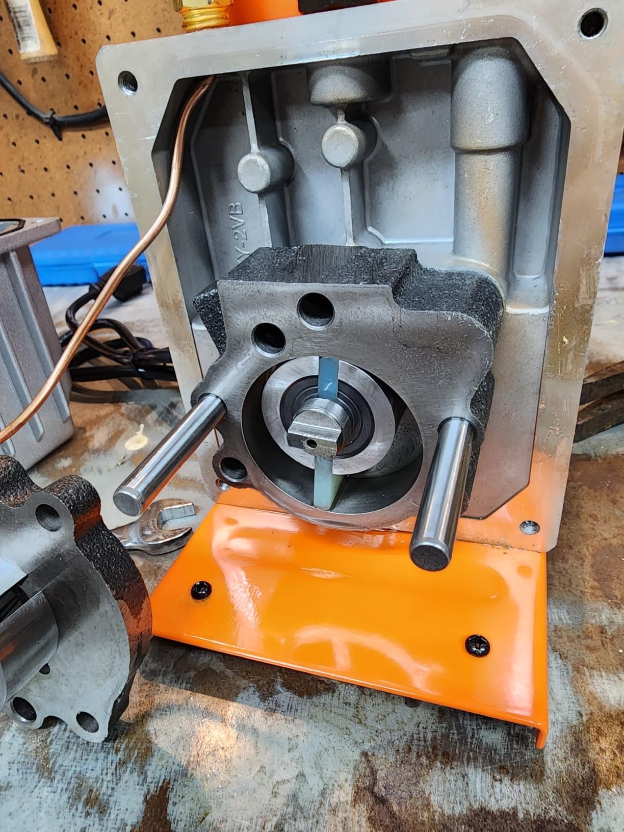 VEVOR 5 CFM 2 Stage Rotary Vane Vacuum Pump 1/2 HP Air Vacuum Pump A2L Sparkless Motor for R32 R1234yf R22 R410a Systems for HVAC/Auto Repair&Maintenance Resin Degassing Two Oil Bottles customer photo 1