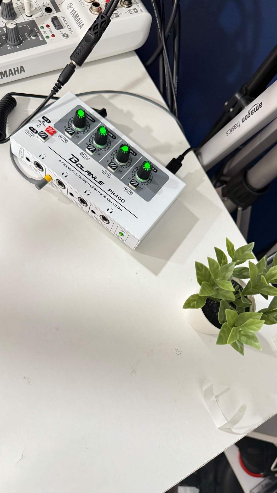 Bolanle PH400 4-Channel Headphone Amplifier 8-Output 3.5mm 6.35mm 250Ω customer photo 1