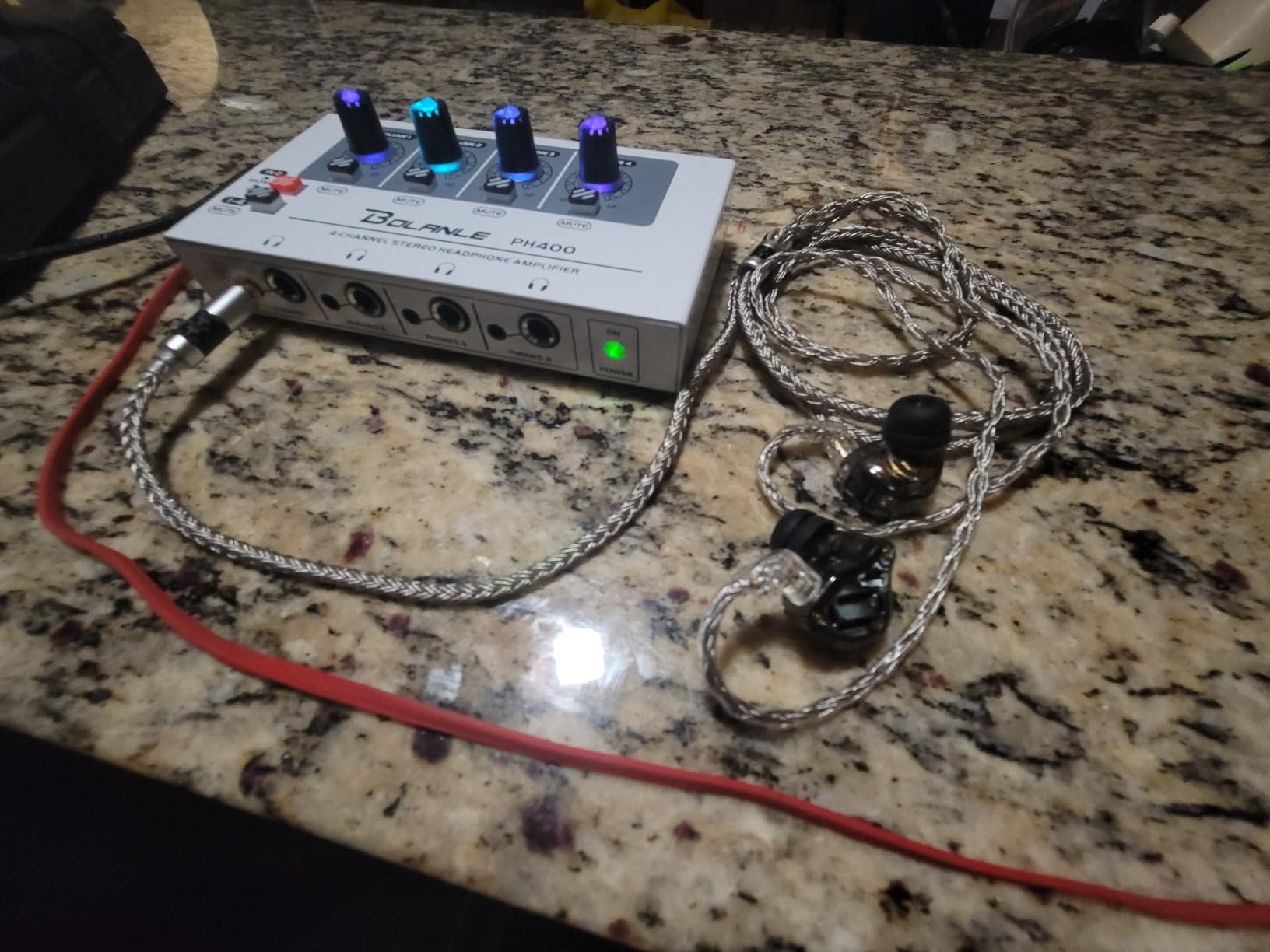 Bolanle PH400 4-Channel Headphone Amplifier 8-Output 3.5mm 6.35mm 250Ω customer photo 2