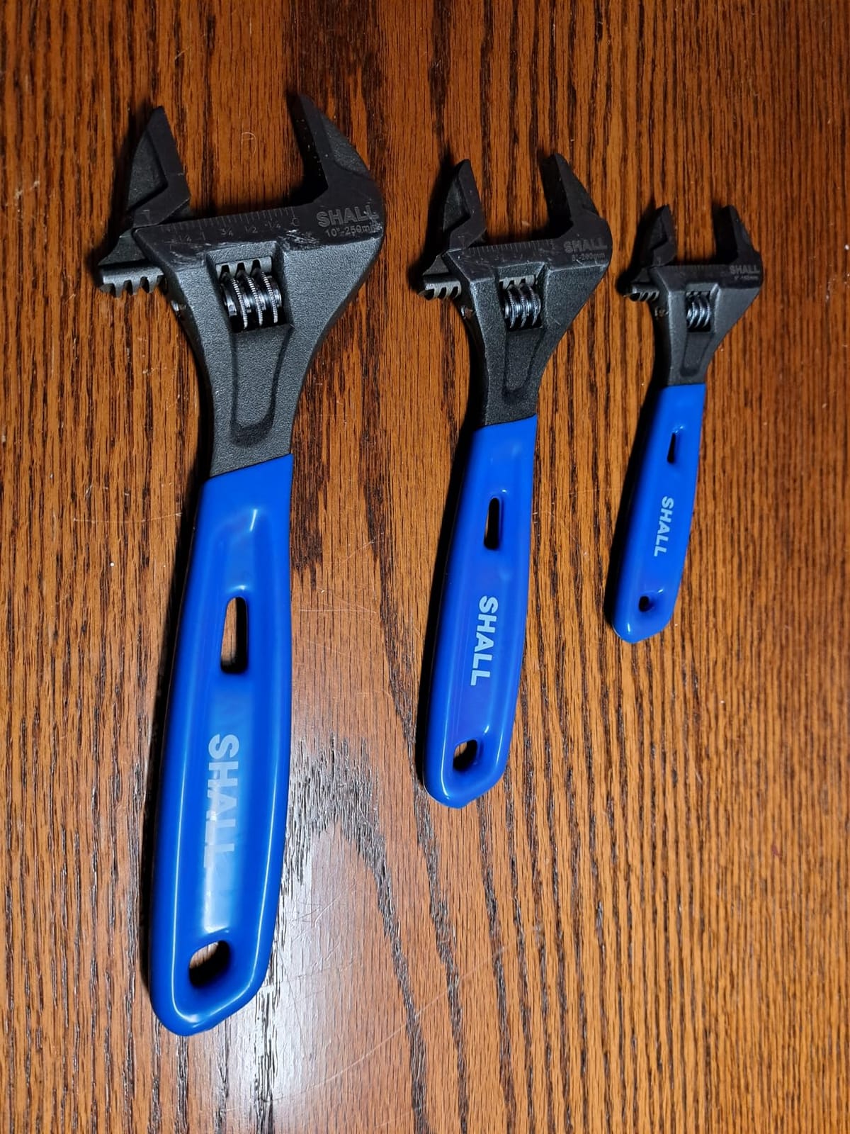 SHALL 3-Piece Adjustable Wrench Set, 10/8/6 Inch Cr-V Steel Wrench with Cushion Grip, Wide Jaw Black Oxide Wrench with Laser-etched SAE Scales for Home, Garage, Workshop and DIY, Dark Blue customer photo 1