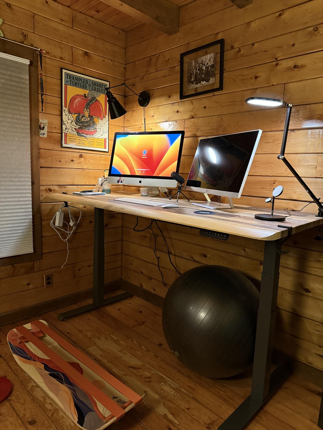 Vari ComfortEdge Electric Standing Desk – 48x30 – Reclaimed Wood/Slate customer photo 1