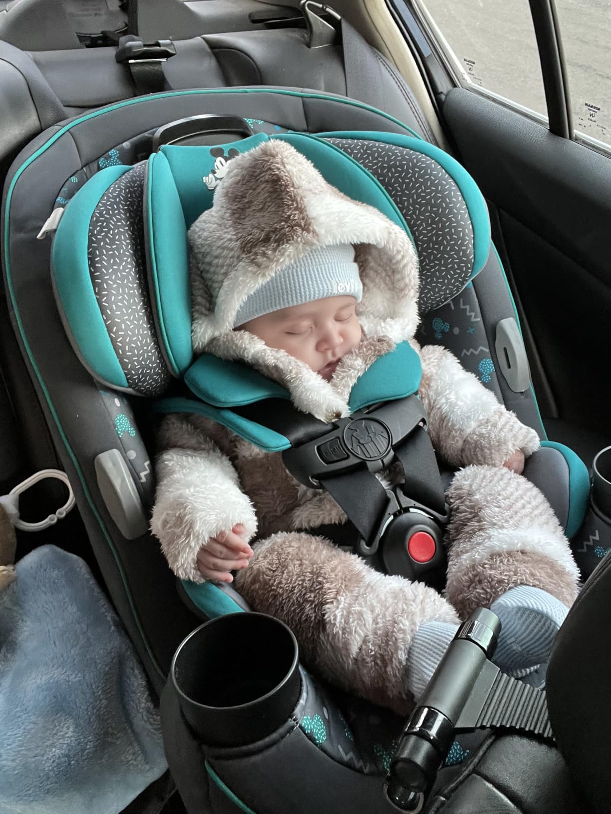 Disney Grow and Go Convertible Car Seat, Rear Facing 5-40 pounds, Forward Facing 30-65 pounds, Booster 40-100 lbs, Convert from Infant to Toddler, Mickey Sprinkle customer photo 1