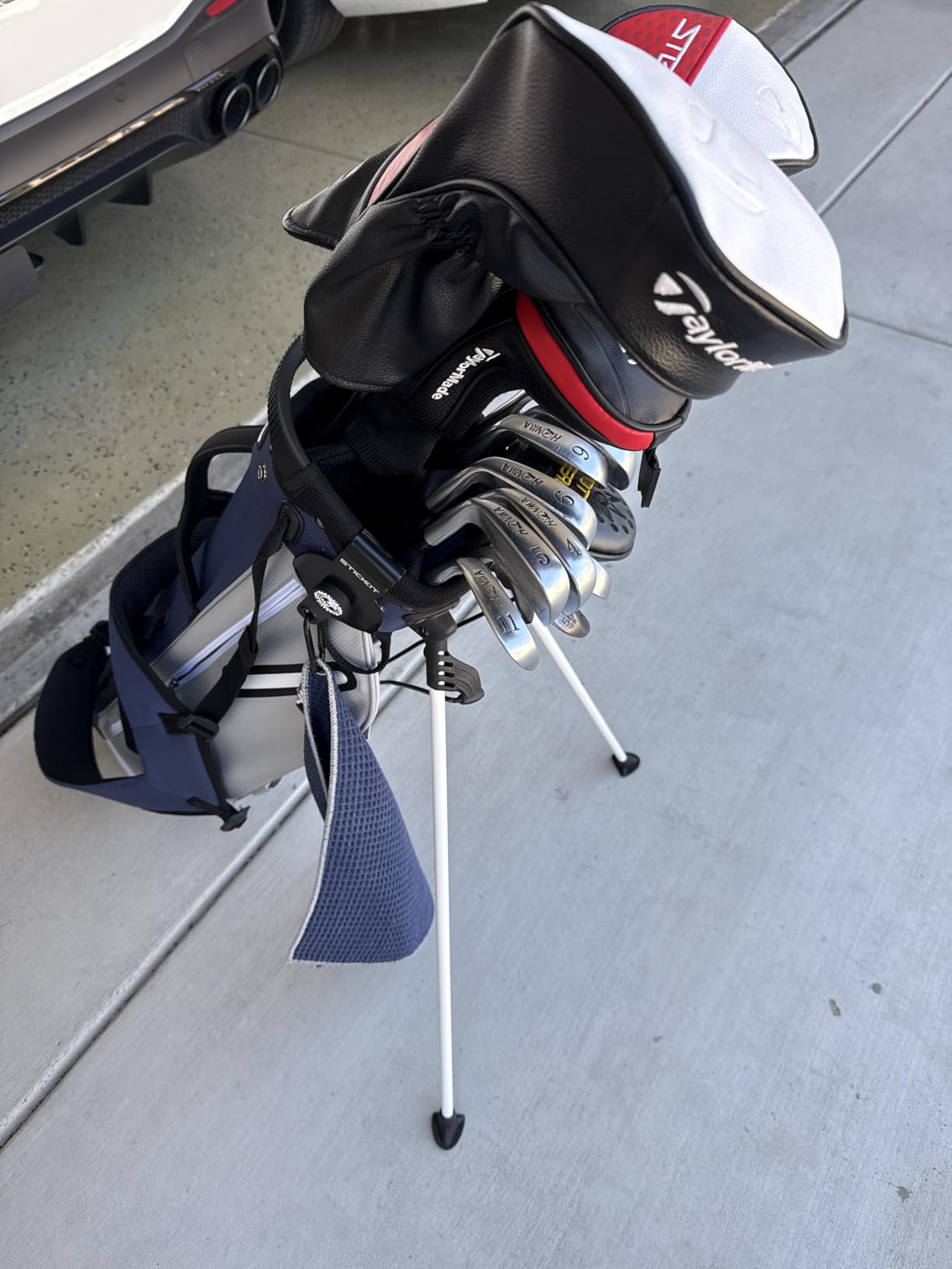 Lightweight Golf Stand Bag, 4-Way Full-Length Dividers, Holds Up to 10 Clubs, 3.7 lbs Golf Bag with Dual Straps & Stand for Driving Range, Par 3, and Standard Courses customer photo 1