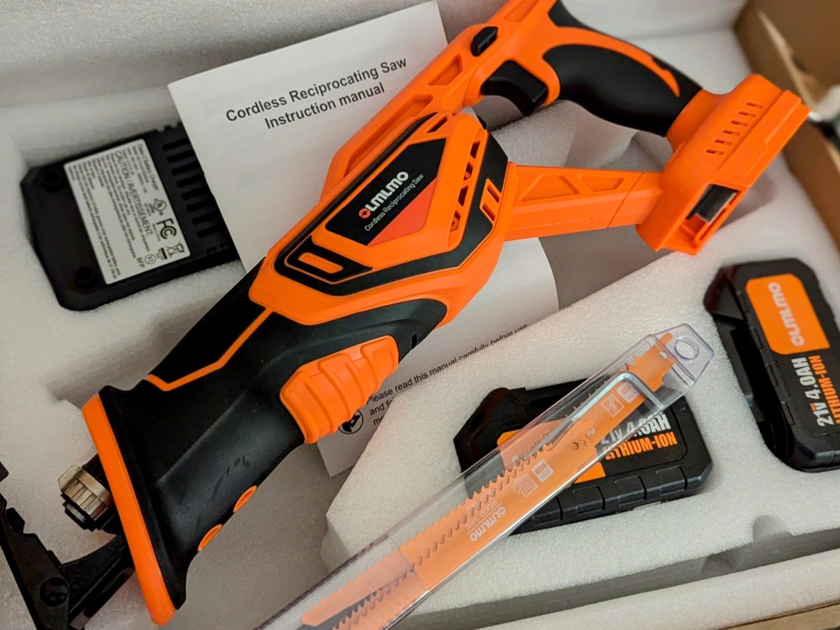 Cordless Reciprocating Saw With 8 Blades – 2×4000mAh Batteries, Brushless Motor, Variable Speed 0‑3200 SPM, Tool‑Free Blade Change, Power Reciprocating Saw for PVC Wood, Metal Cutting DIY customer photo 1