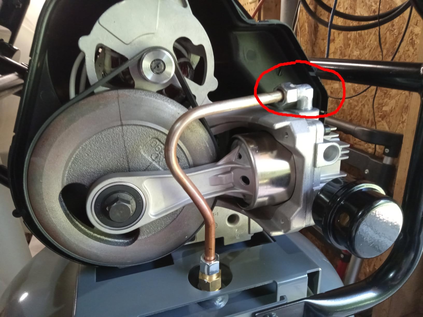 Klutch 20-Gallon Air Compressor, 2 HP, 120V, 175 PSI, 4.2 SCFM at 90 PSI customer photo 2