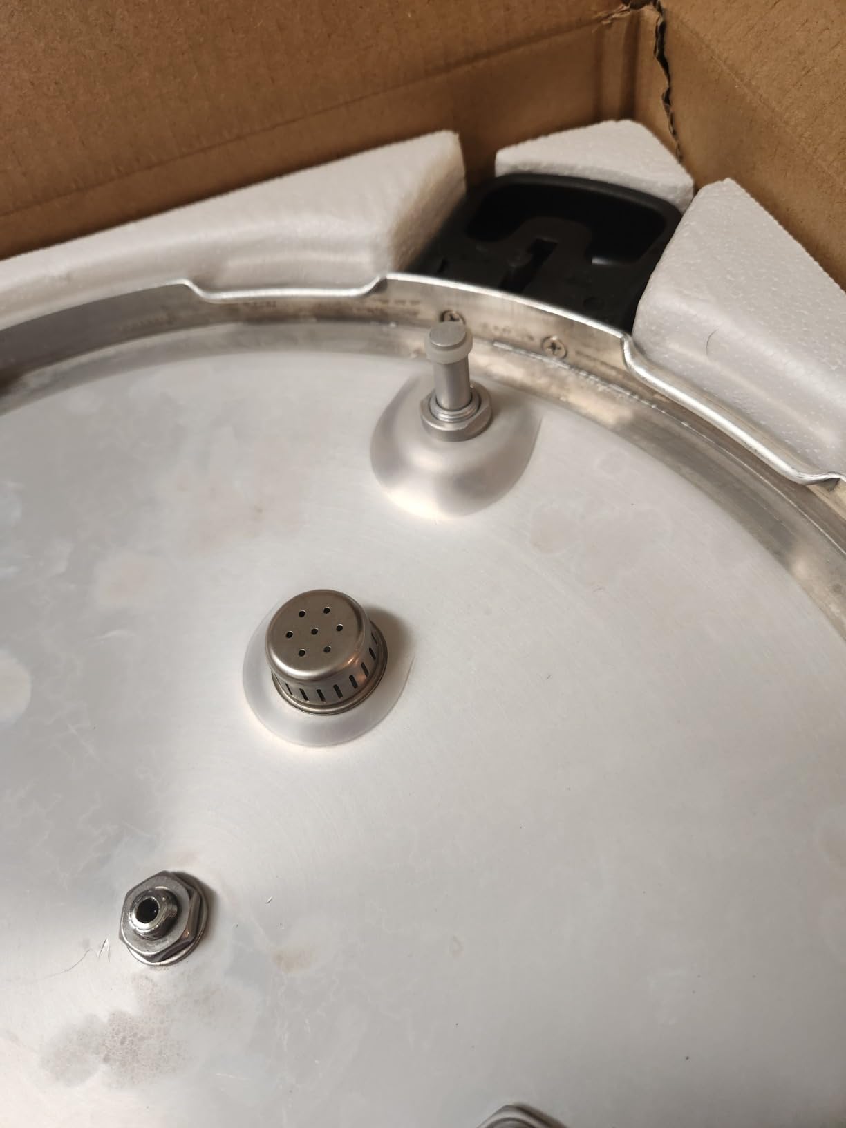 High capacity pressure cookers with cooking rack 15 quart canning pressure cooker with gauge Explosion proof safety valve great for big canning jobs ompatible:induction,natural gas-open flame customer photo 1