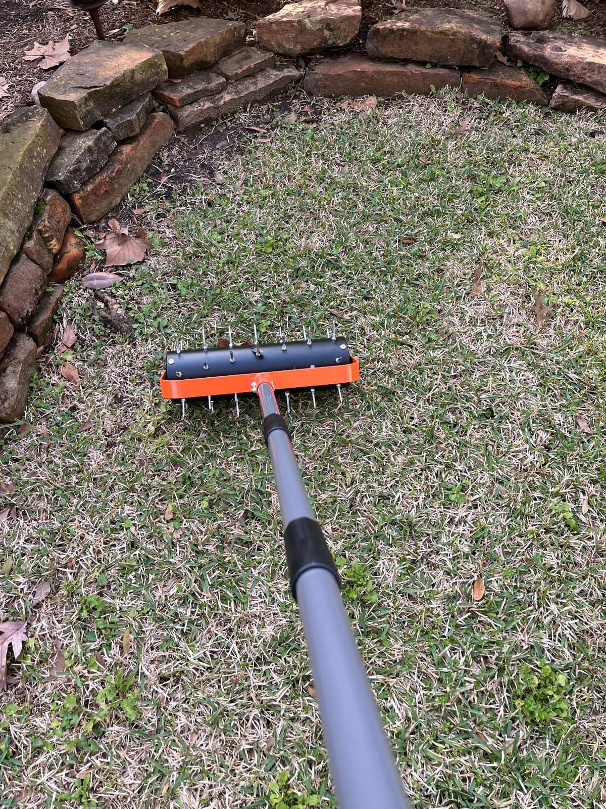 Walensee Rolling Lawn Aerator, Heavy Duty Manual Aerator with 42 Spikes customer photo 2