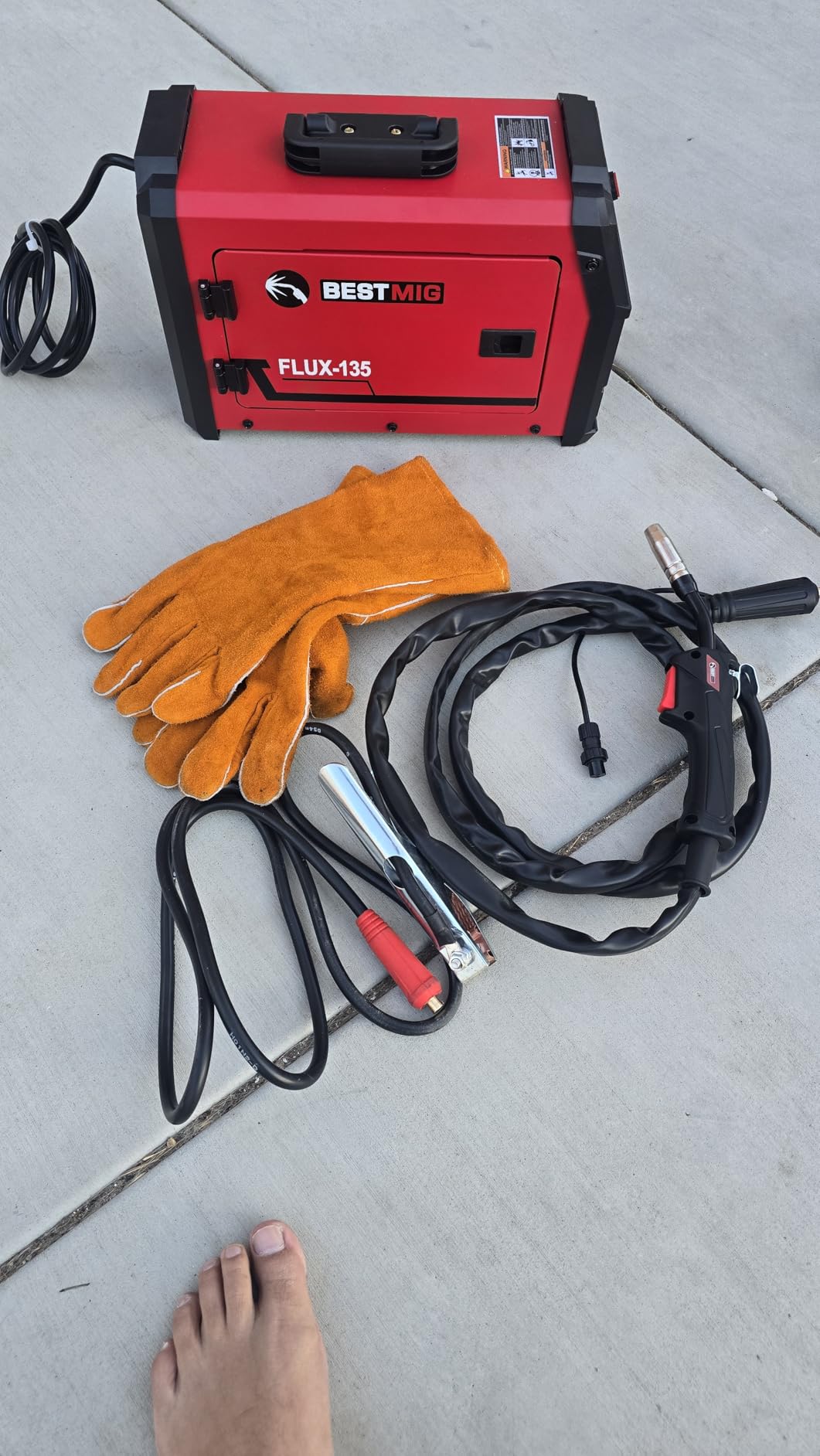 BESTMIG 135A MIG Welder - 3-in-1 Flux Core Welder, MIG/Lift TIG/Stick Welding Machine - Portable IGBT Inverter - 110V with Welding Helmets and Gloves (Red Black, MIG 135A Welder) customer photo 2