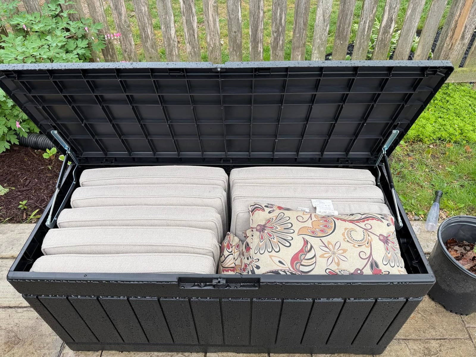 Devoko 78 Gallon Deck Box, Waterproof Resin Outdoor Storage Box customer photo 2