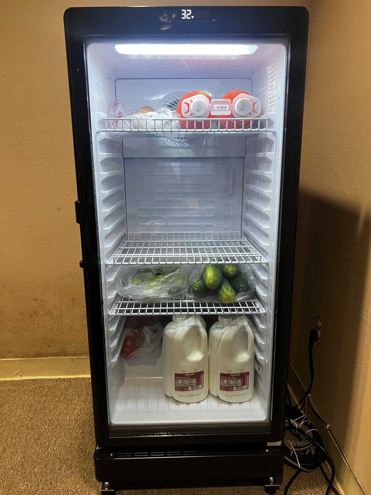 6 Cu.Ft Commercial Beverage Fridge with Glass Door customer photo 1