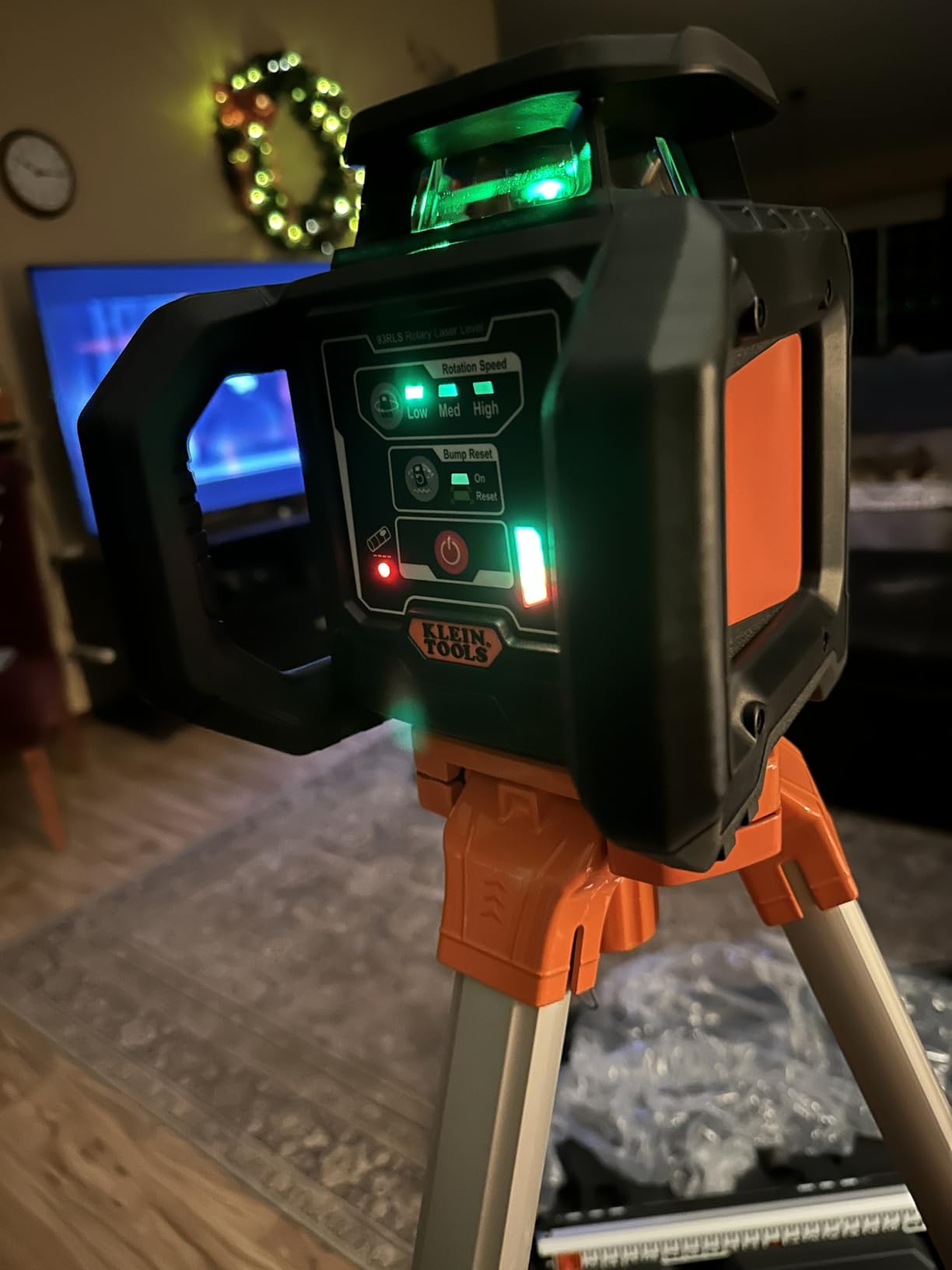 Klein Tools 93RLS Green Self-Leveling Rotary Laser Level Kit, 1150-Foot customer photo 1