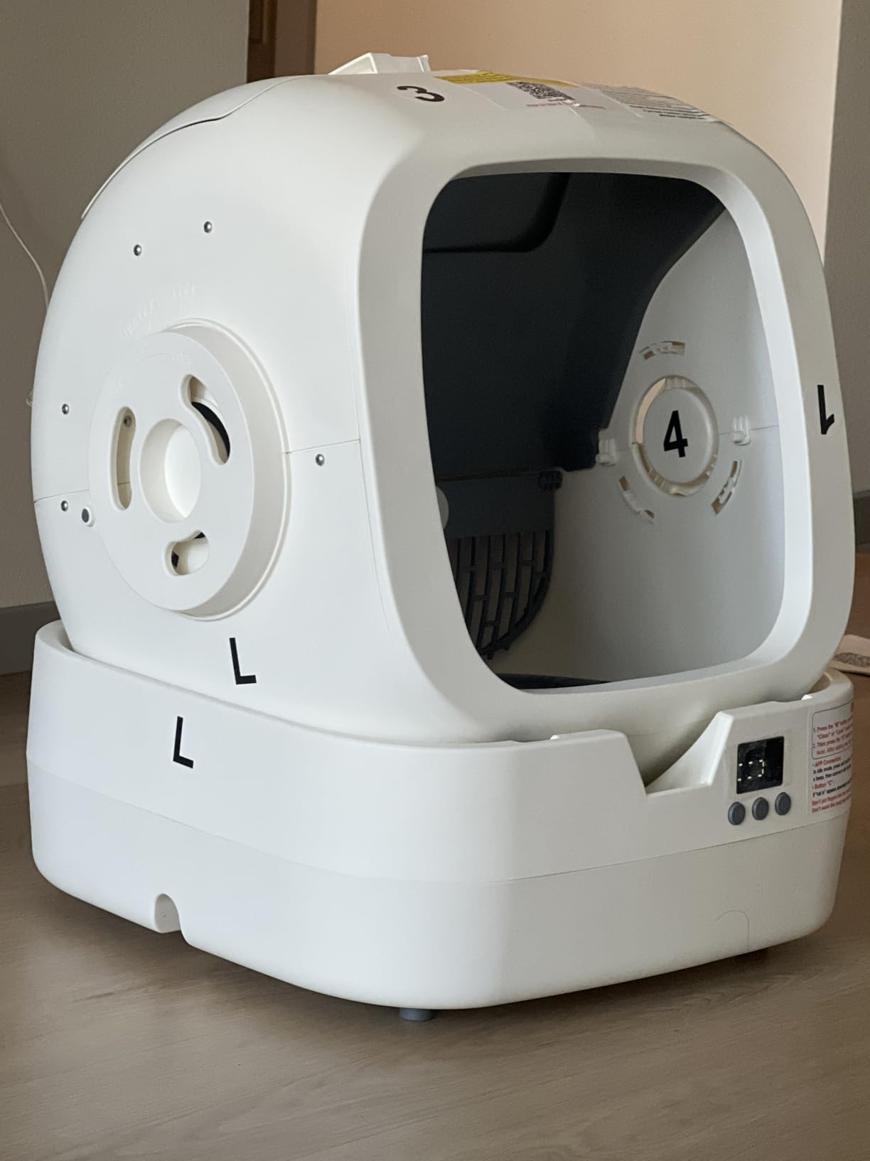 Mintakawa Automatic Cat Litter Box Self Cleaning - APP Control and Weight Monitoring - Ultra-Quiet, Suitable for Medium Cats and Kittens, Safe Anti-Pinch Litter Box (Assembly Required) - White customer photo 2