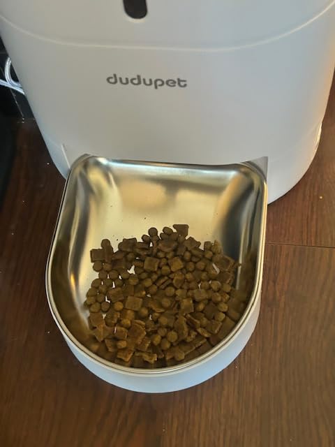 Automatic Cat Feeder, 5G WiFi APP Control Automatic Pet Feeder, 5L Cat Dry Food Dispenser with Remote Feeding,10 Meals Programmable 1-15 Portion Control Auto Dog Feeders for Cats,Puppy customer photo 1