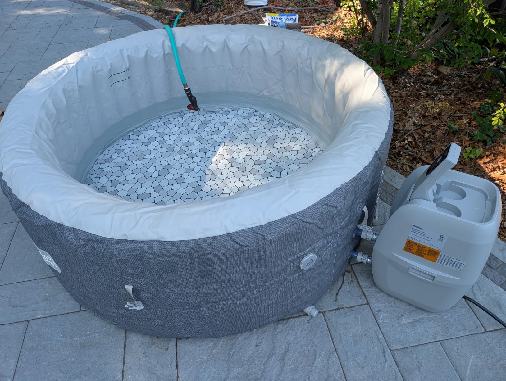 SaluSpa Hot Springs 4-6 Person Round Inflatable Hot Tub, Energy-Efficient customer photo 1
